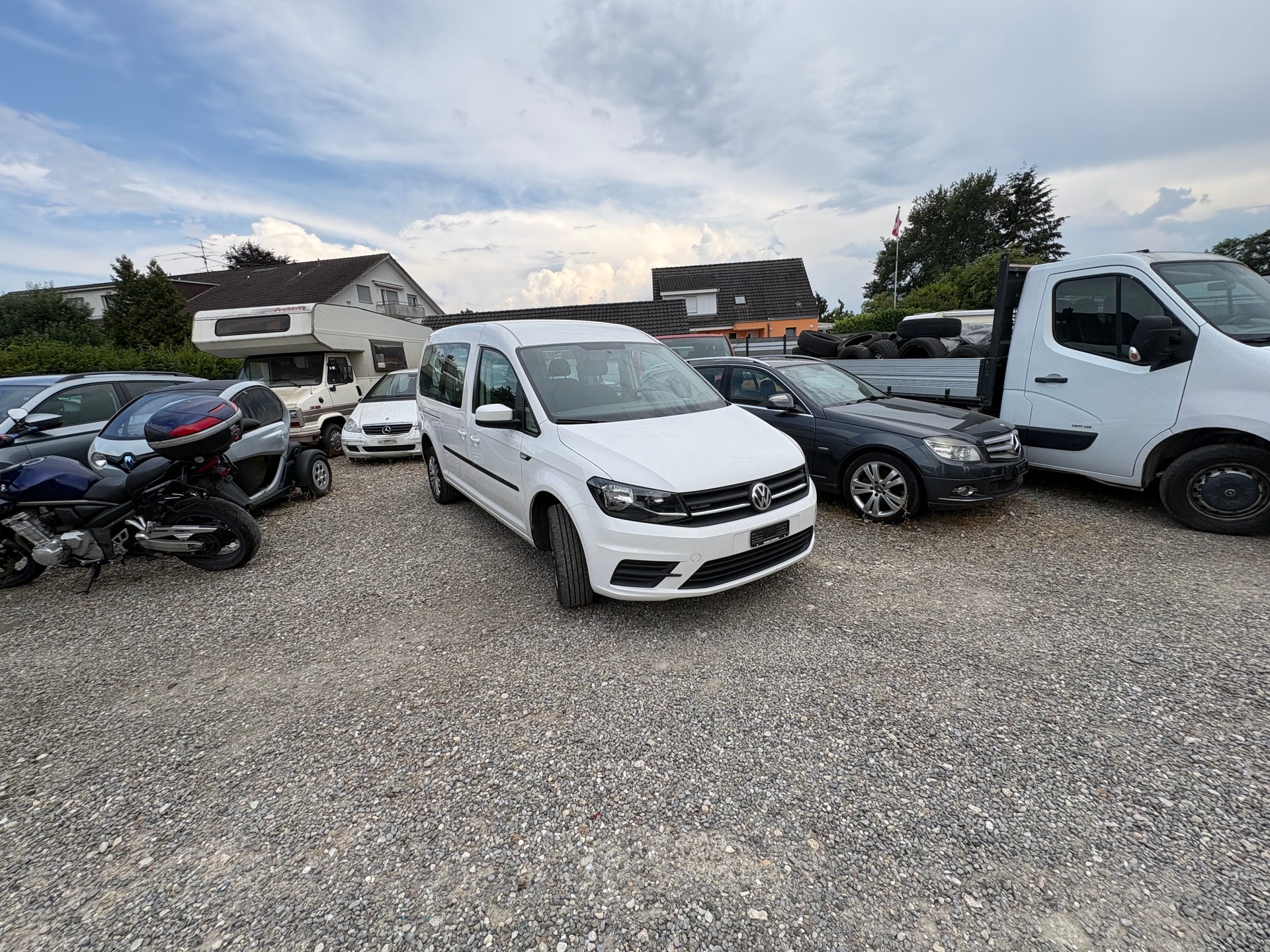 VW Caddy Maxi 2.0 TDI Beach 4Motion-image-0