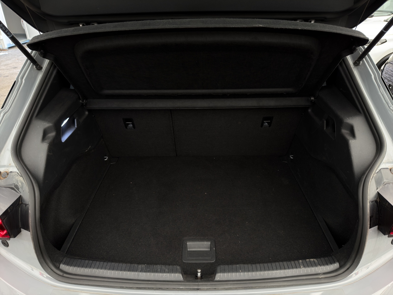 CUPRA Born 58 kWh - Head-up - Umgebungskamera-image-12