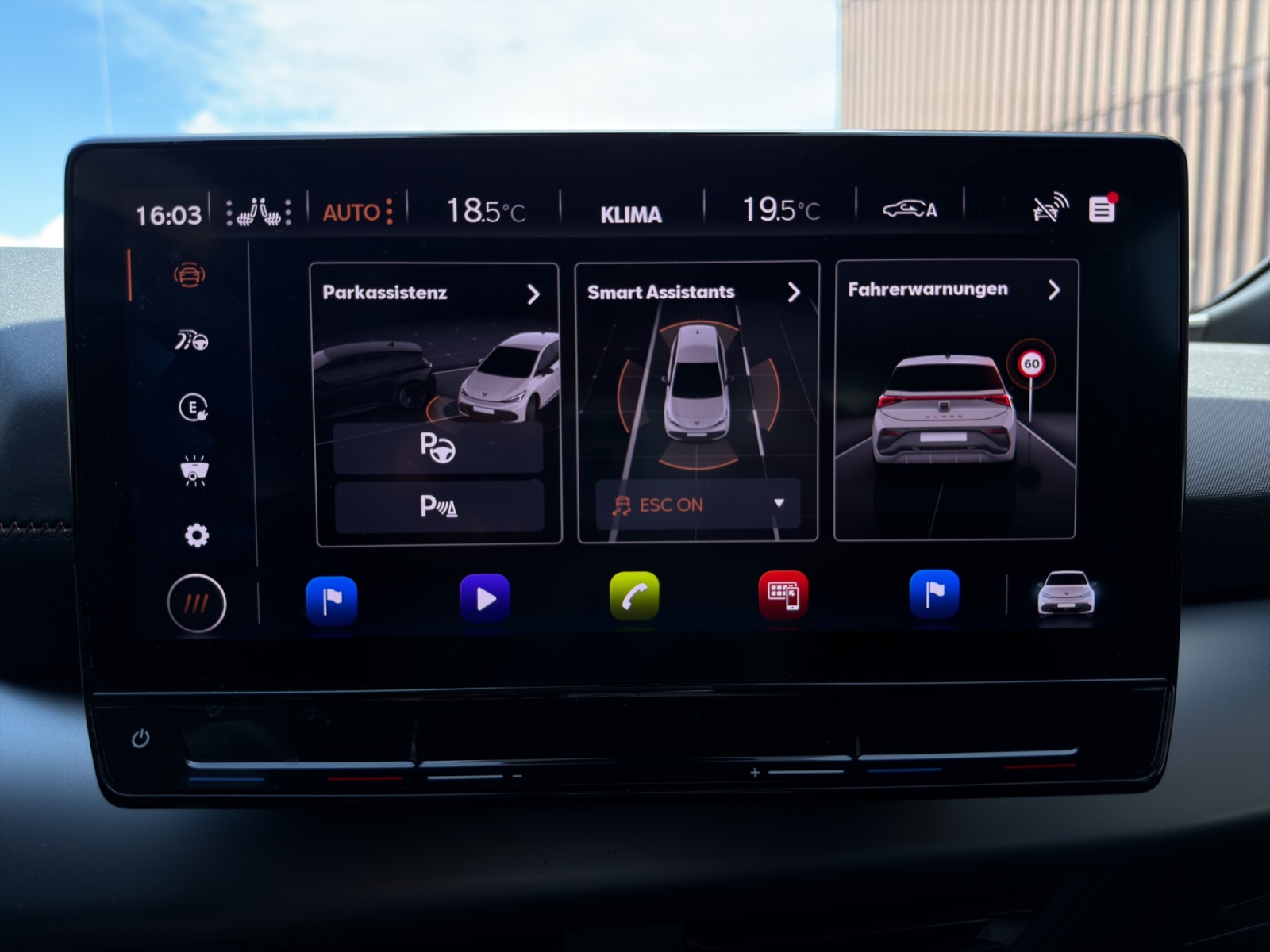 CUPRA Born 58 kWh - Head-up - Umgebungskamera-image-9