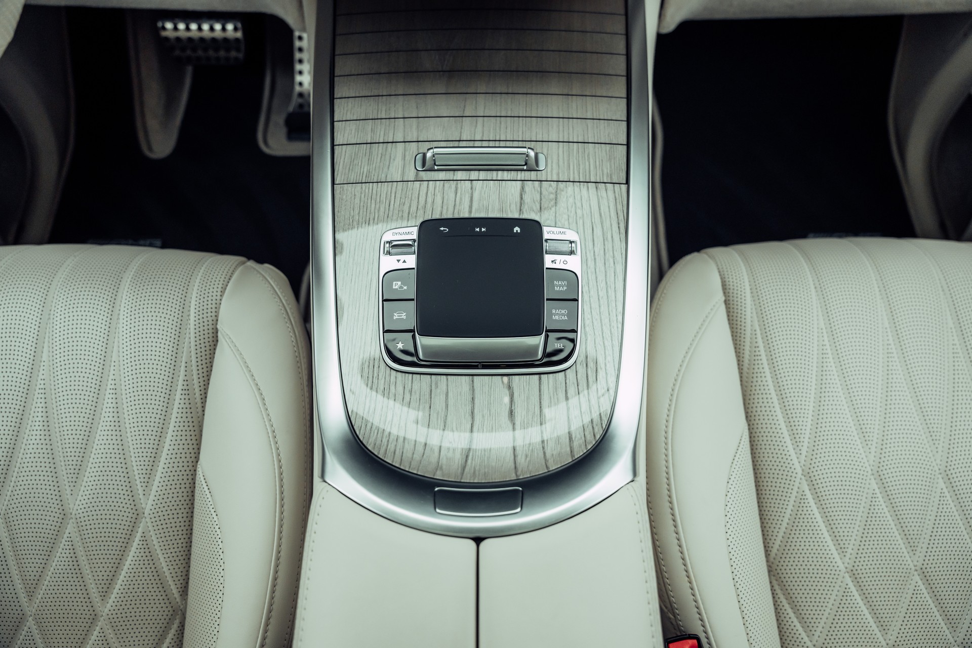 MERCEDES-BENZ G 63 AMG 9G-Tronic MANUFAKTUR Kalaharigold magno MY26-image-15