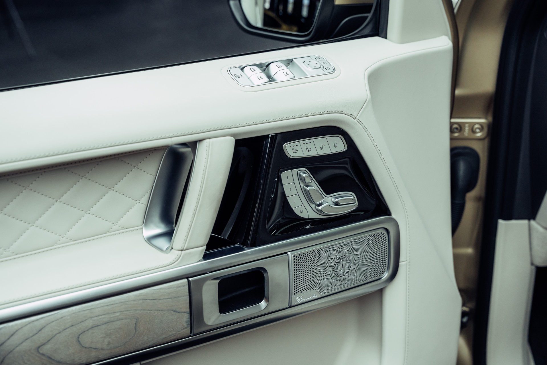MERCEDES-BENZ G 63 AMG 9G-Tronic MANUFAKTUR Kalaharigold magno MY26-image-10