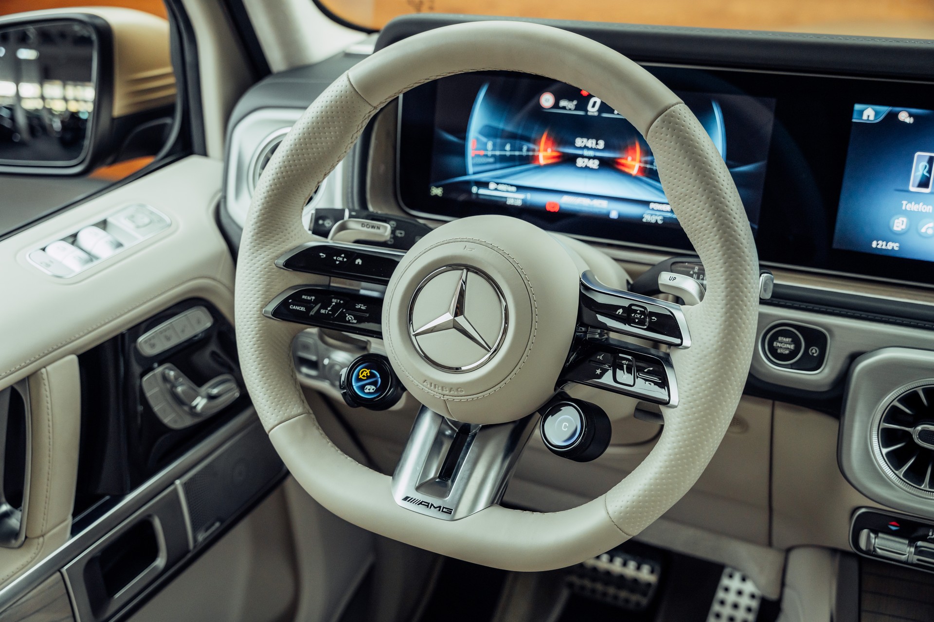 MERCEDES-BENZ G 63 AMG 9G-Tronic MANUFAKTUR Kalaharigold magno MY26-image-16