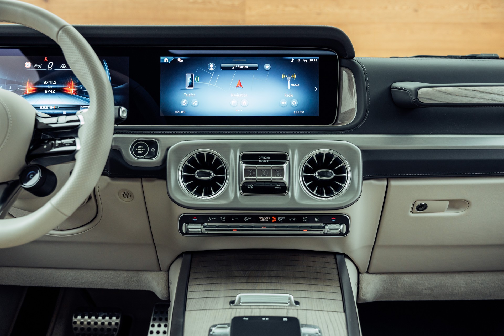 MERCEDES-BENZ G 63 AMG 9G-Tronic MANUFAKTUR Kalaharigold magno MY26-image-14