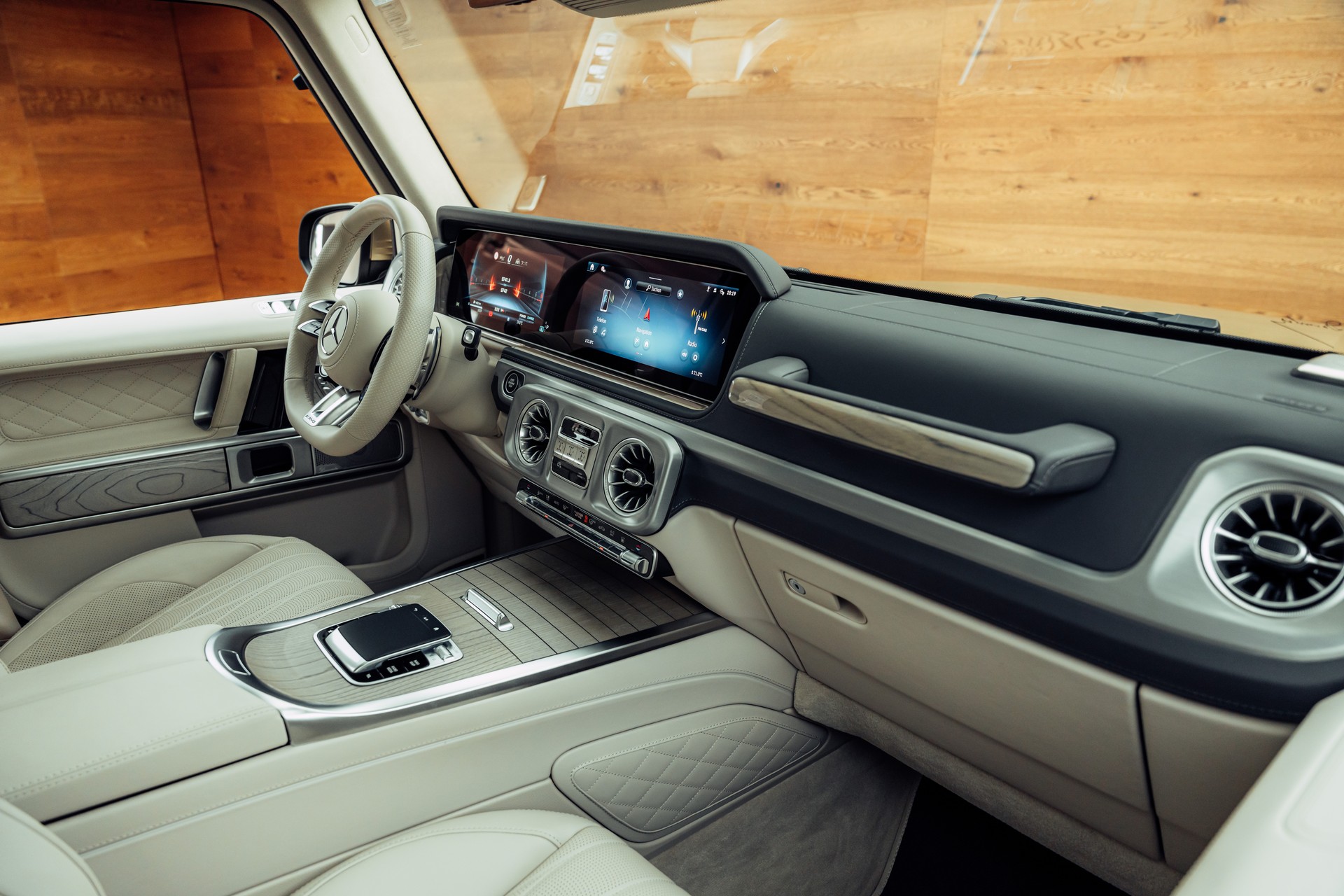 MERCEDES-BENZ G 63 AMG 9G-Tronic MANUFAKTUR Kalaharigold magno MY26-image-7