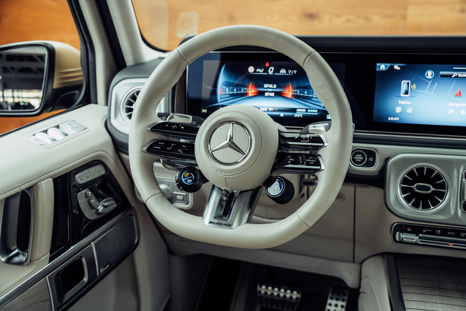 MERCEDES-BENZ G 63 AMG 9G-Tronic MANUFAKTUR Kalaharigold magno MY26-image-12