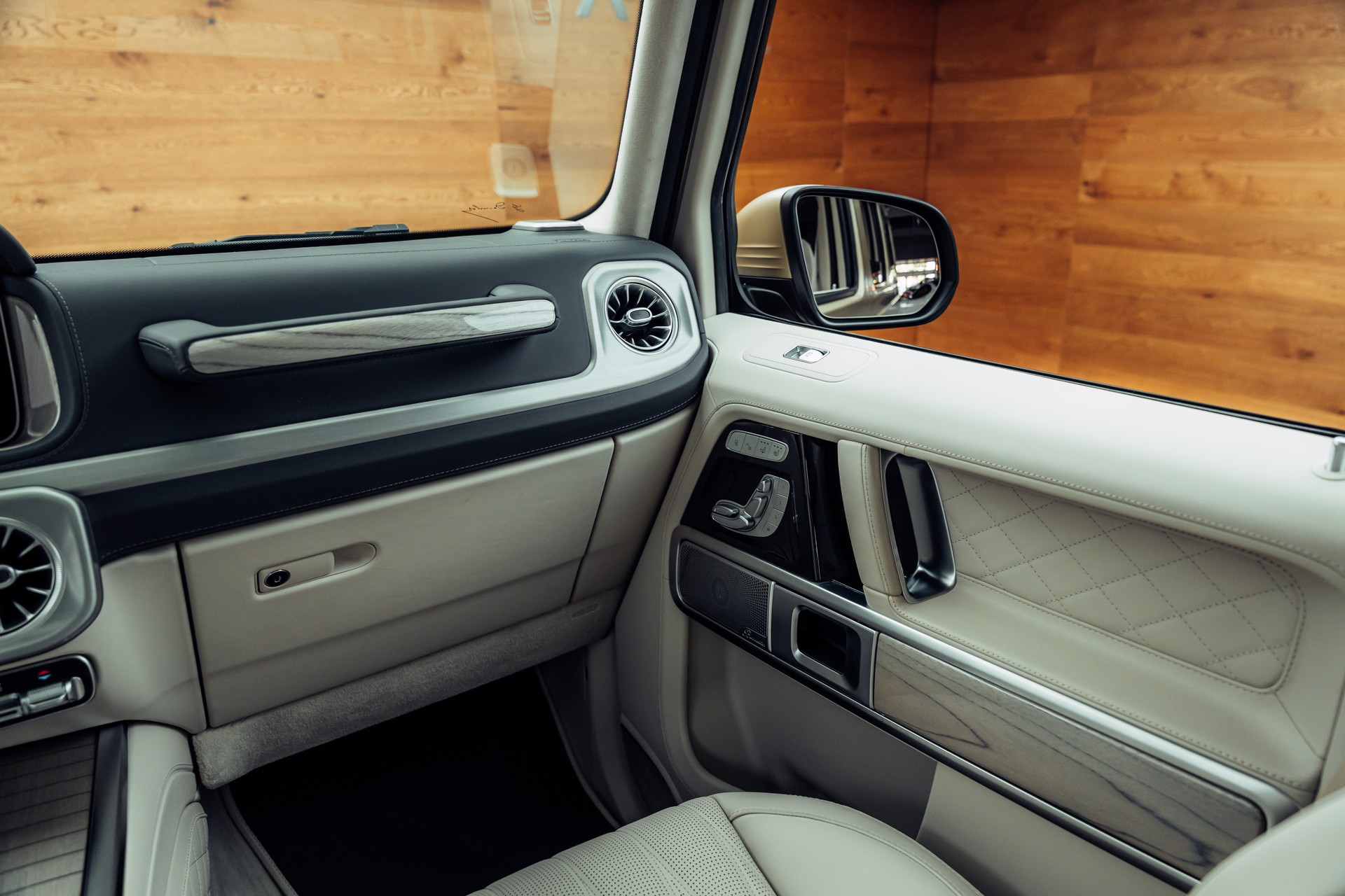 MERCEDES-BENZ G 63 AMG 9G-Tronic MANUFAKTUR Kalaharigold magno MY26-image-17