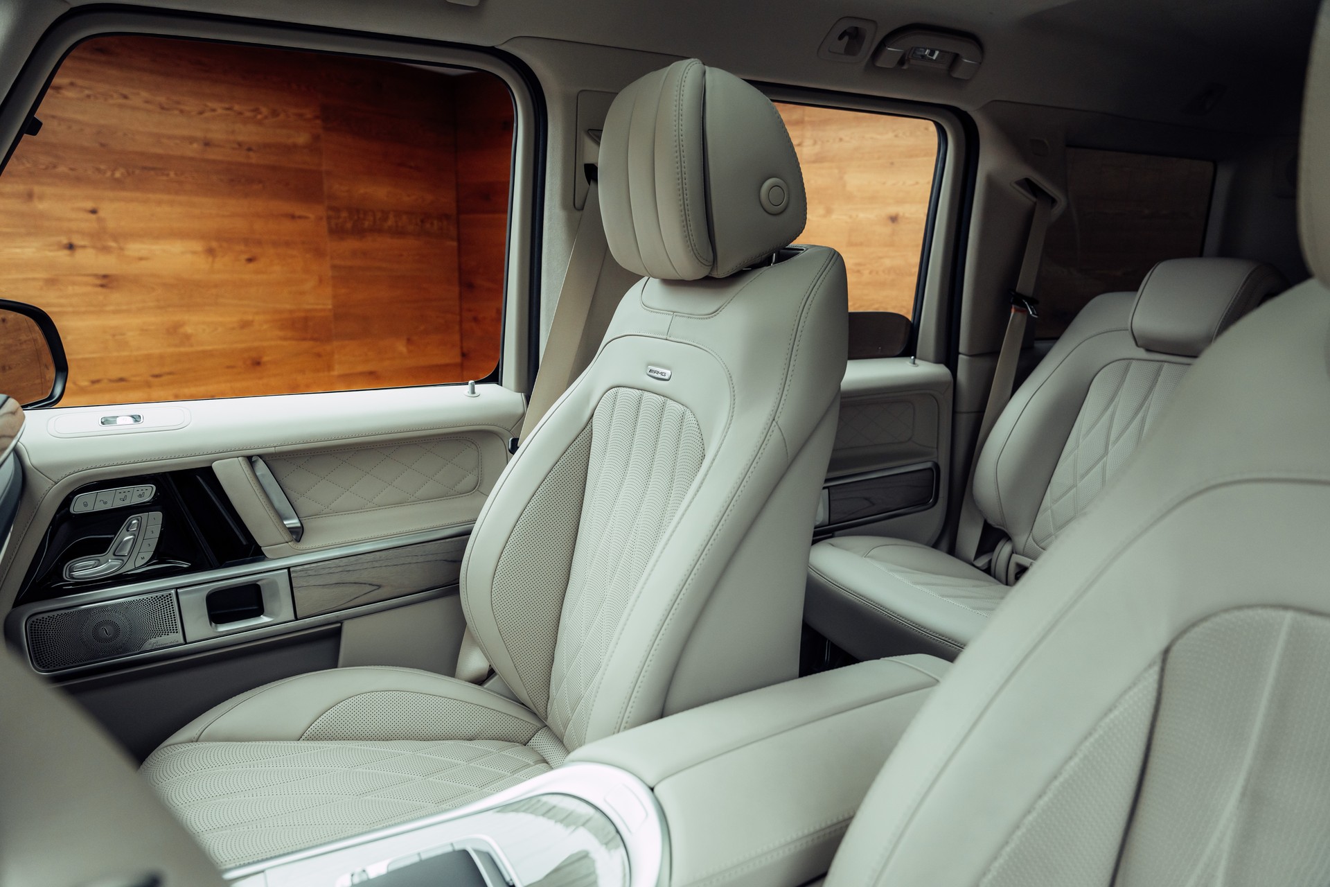 MERCEDES-BENZ G 63 AMG 9G-Tronic MANUFAKTUR Kalaharigold magno MY26-image-9