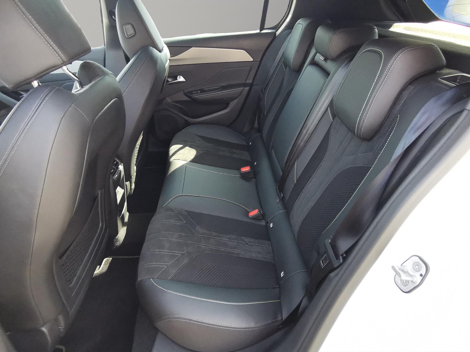 PEUGEOT 308 1.6 PHEV 225 GT-image-7