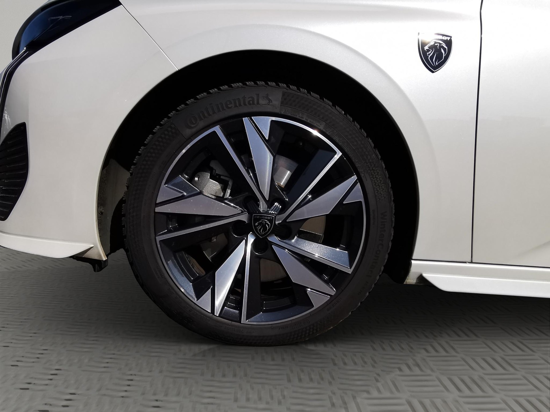 PEUGEOT 308 1.6 PHEV 225 GT-image-9