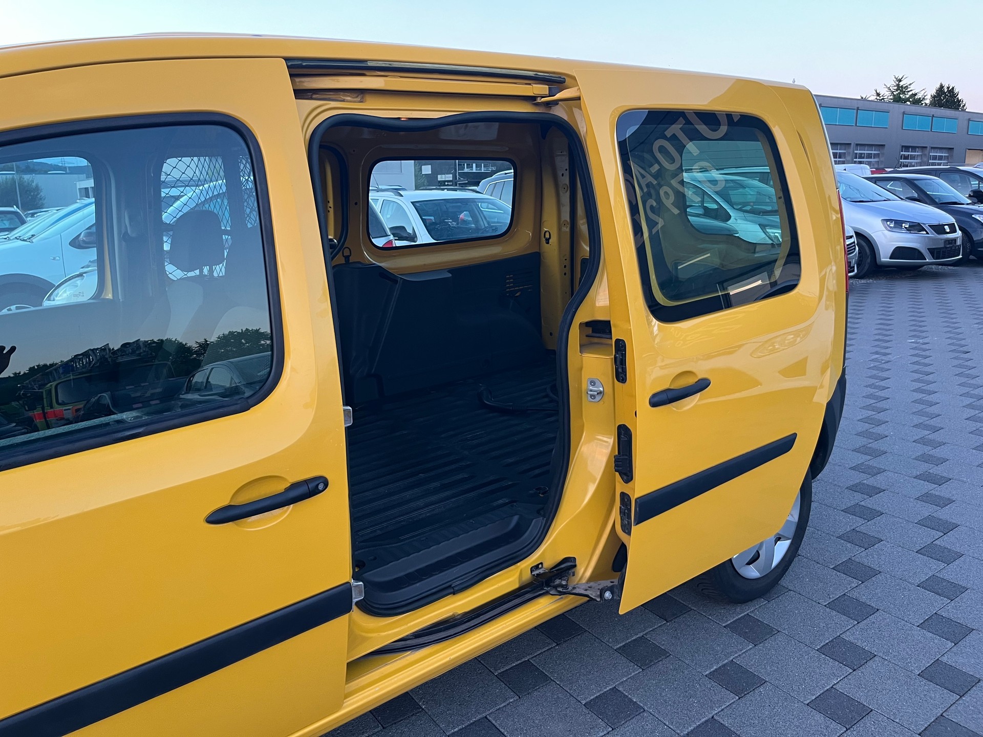 RENAULT Kangoo Maxi Z.E. 33 R60 Rechtslenker-image-12