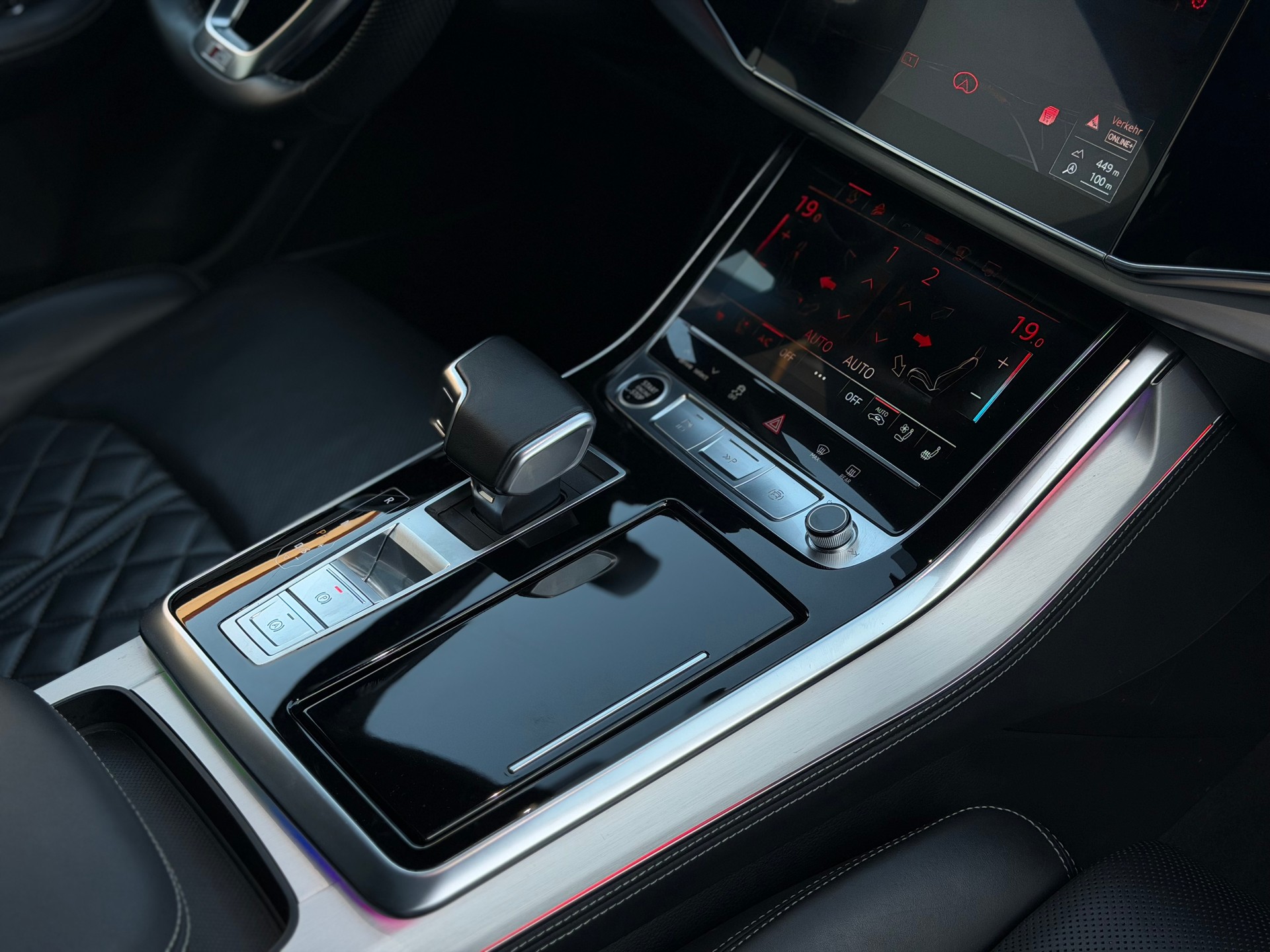 AUDI Q7 50 TDI quattro S Line tiptronic-image-19