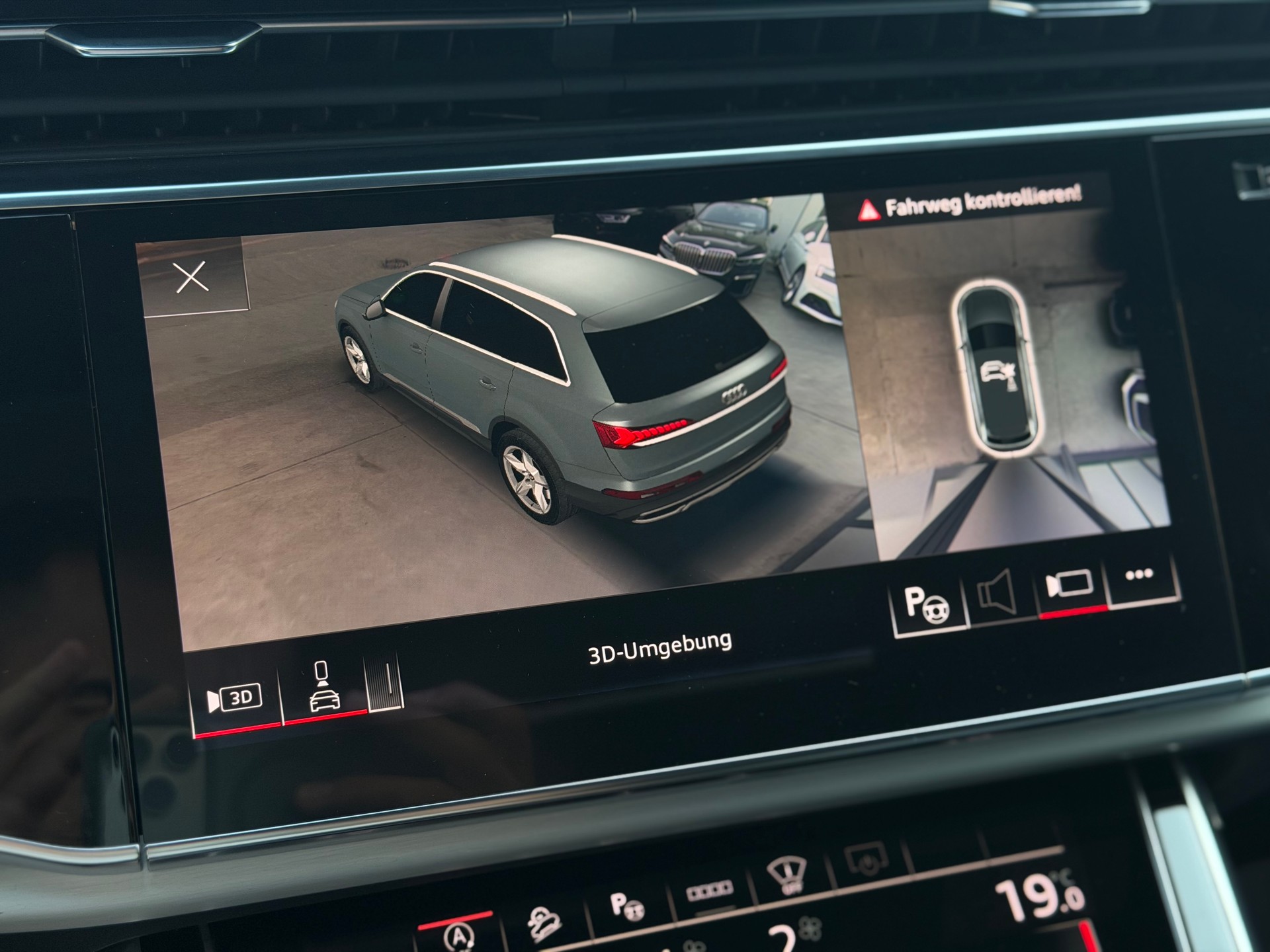AUDI Q7 50 TDI quattro S Line tiptronic-image-22