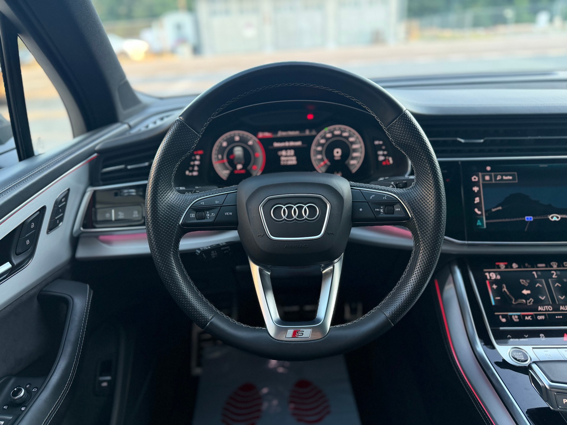 AUDI Q7 50 TDI quattro S Line tiptronic-image-18