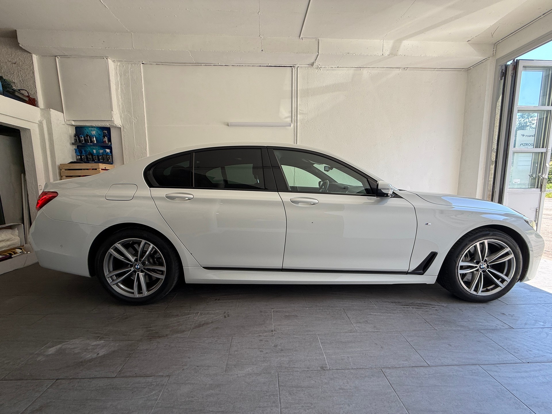 BMW 750i xDrive Steptronic M - Paket Ab 520.- pro Monat-image-5
