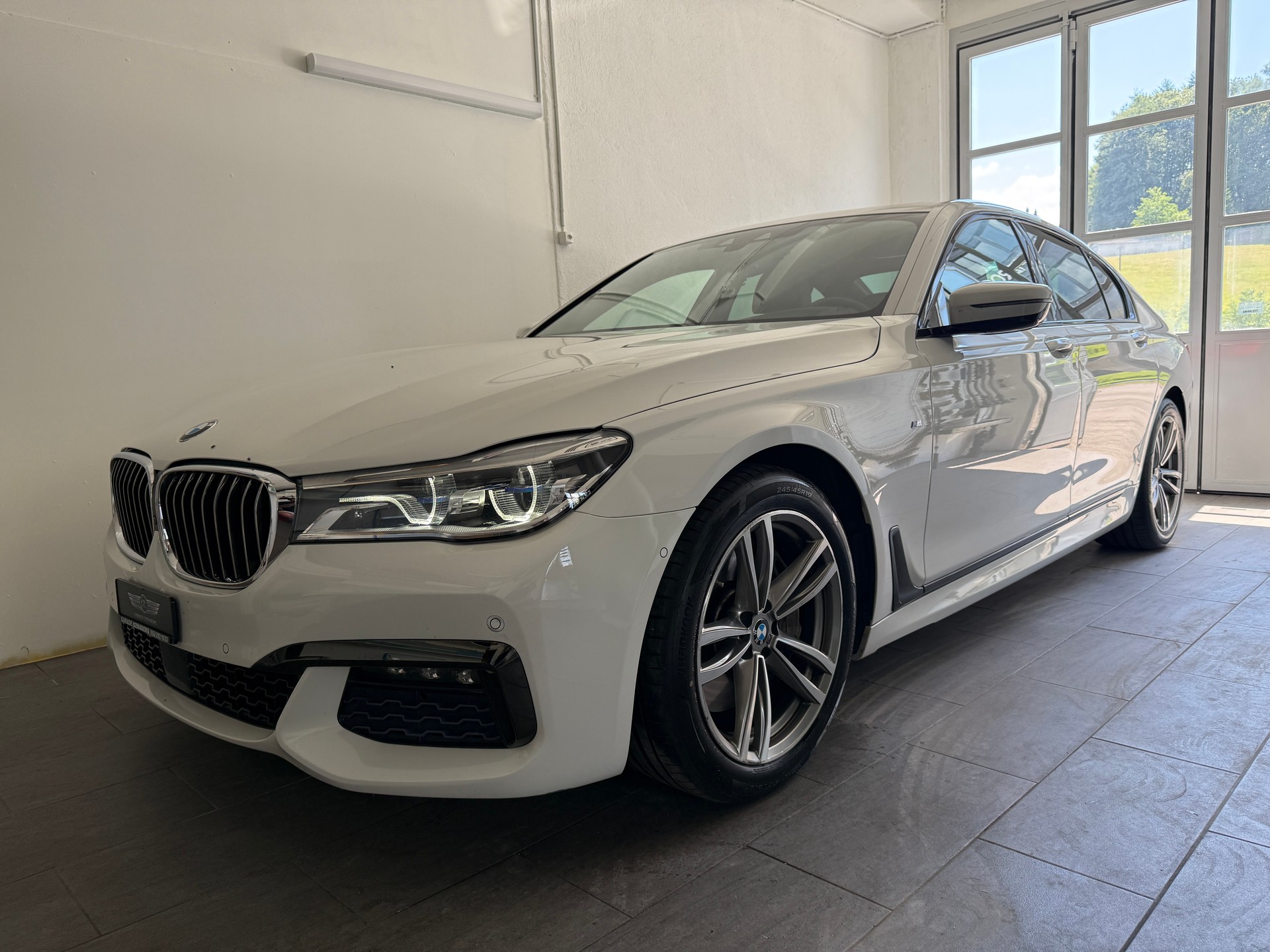 BMW 750i xDrive Steptronic M - Paket Ab 520.- pro Monat-image-0