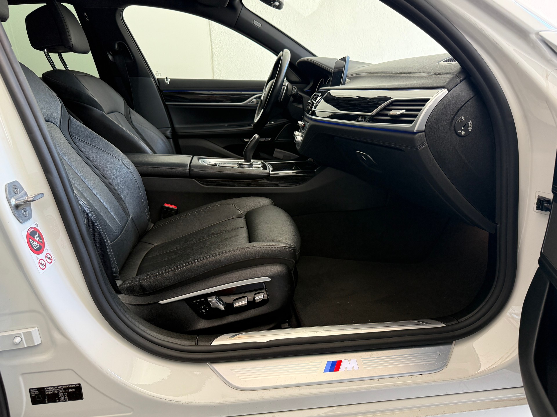BMW 750i xDrive Steptronic M - Paket Ab 520.- pro Monat-image-15