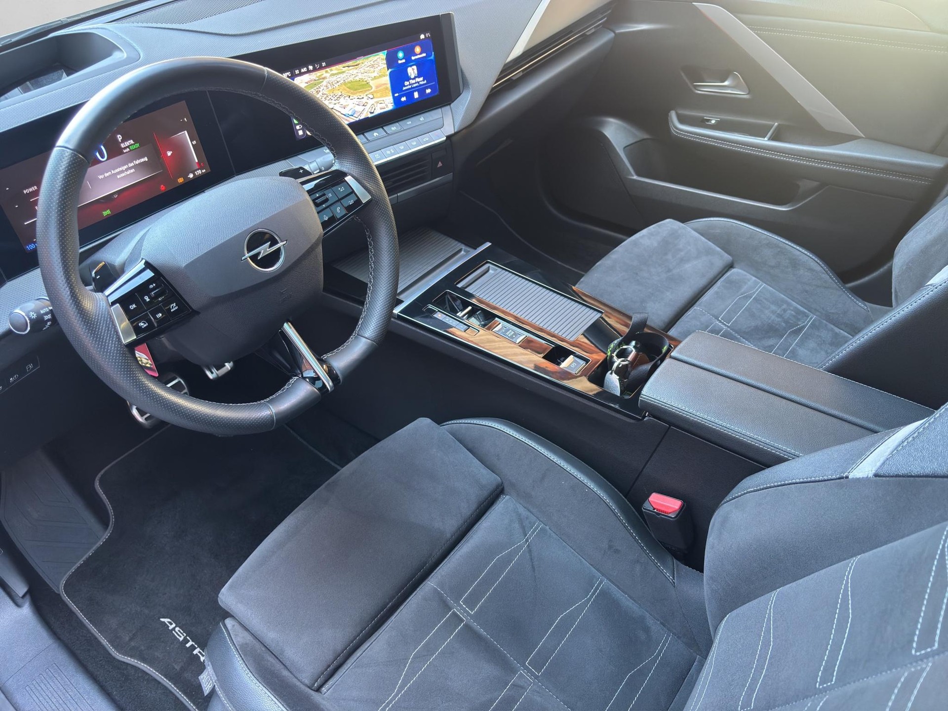 OPEL Astra 1.6 T PHEV 180 Ultimate-image-10