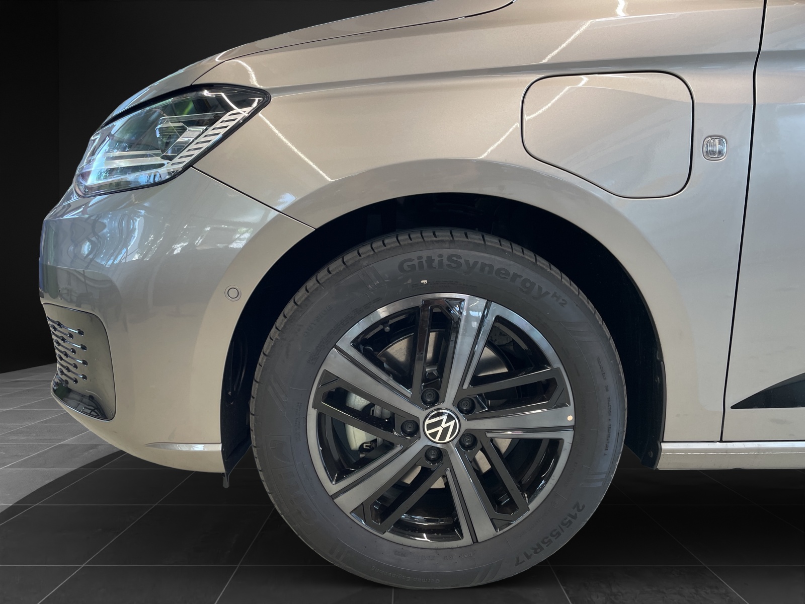 VW Caddy Edition Maxi 1.5 TSI Plug in Hybrid DSG-image-13