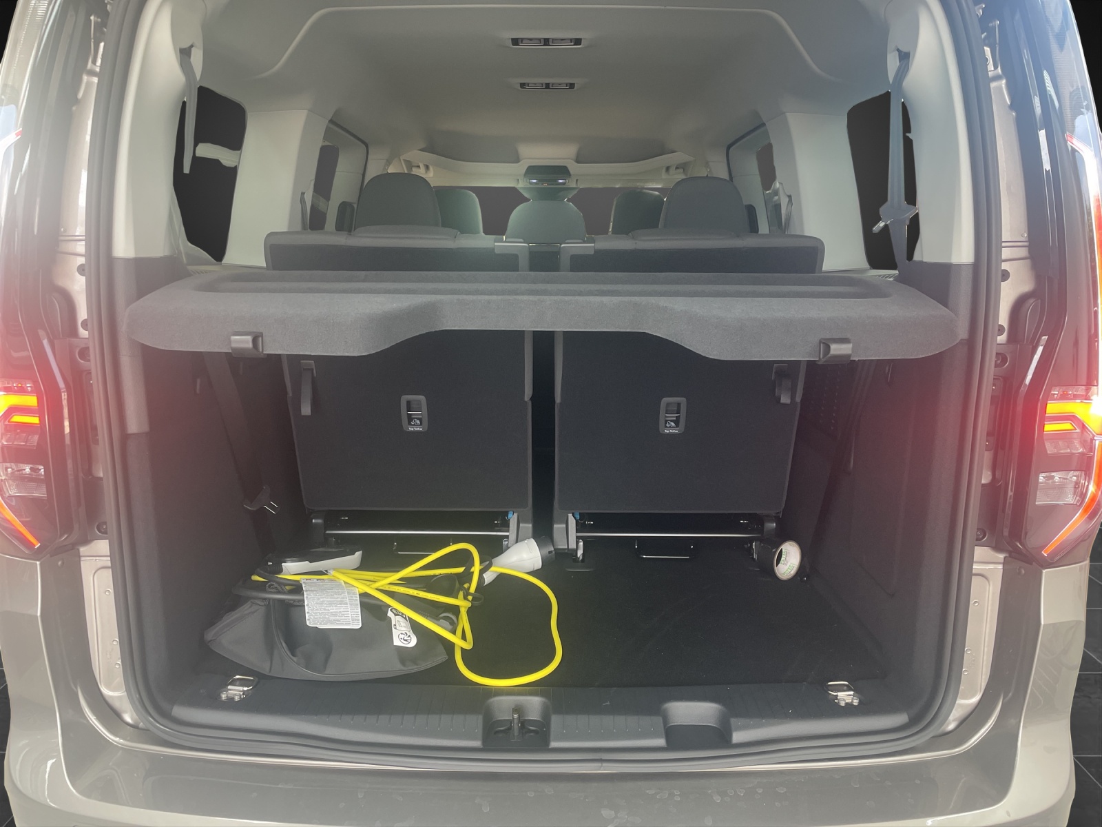 VW Caddy Edition Maxi 1.5 TSI Plug in Hybrid DSG-image-12