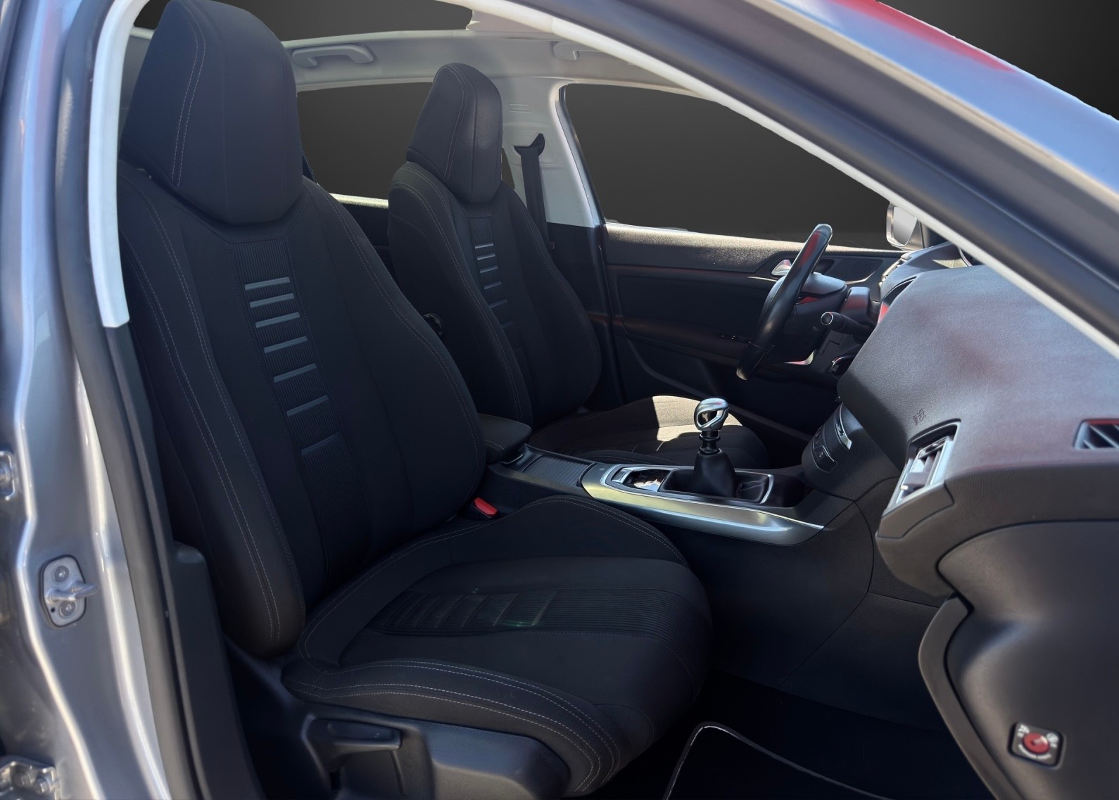 PEUGEOT 308 1.6 THP Allure-image-8