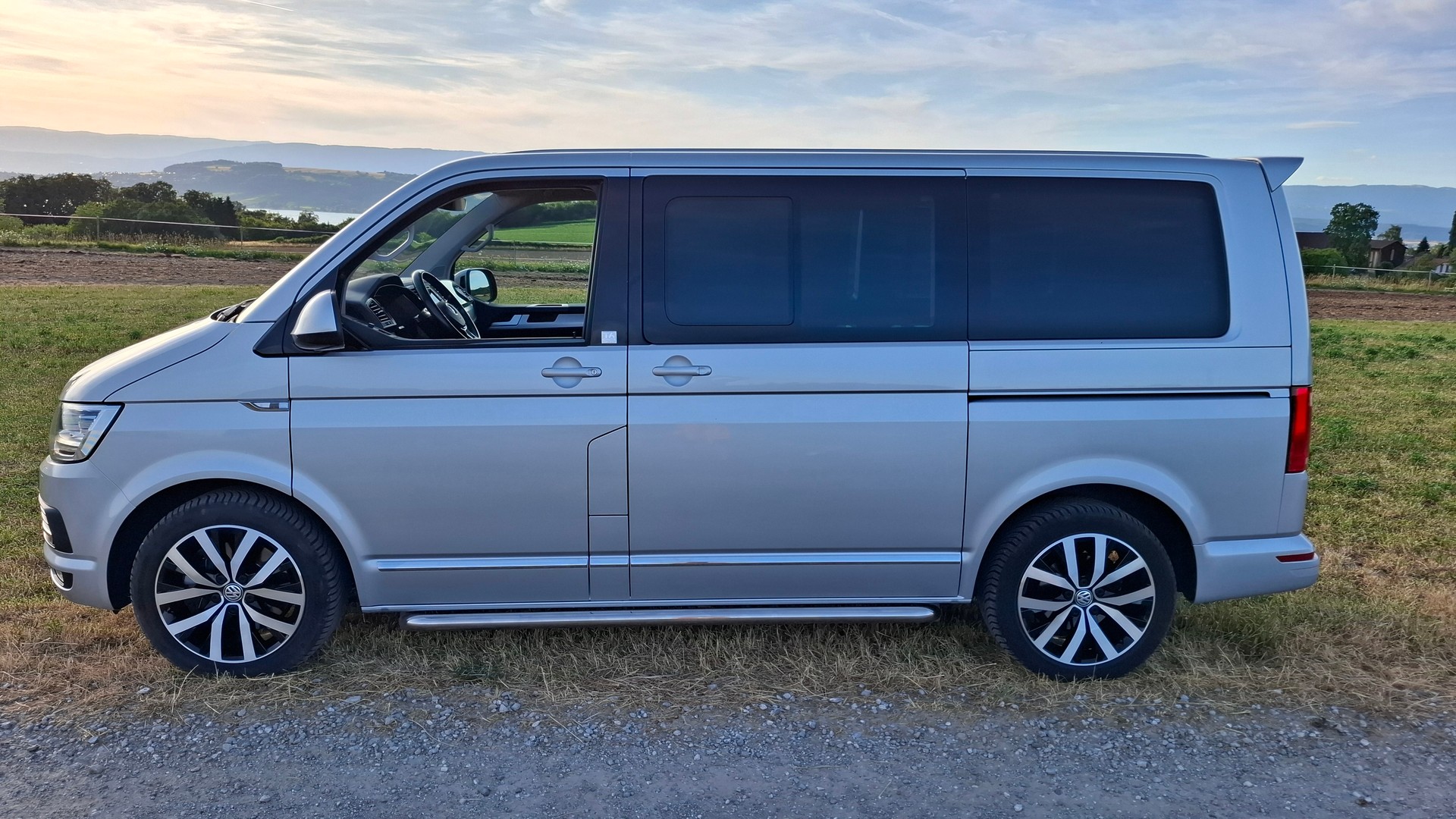 VW 2.0 TDI 204 Highline DSG 4m-image-1