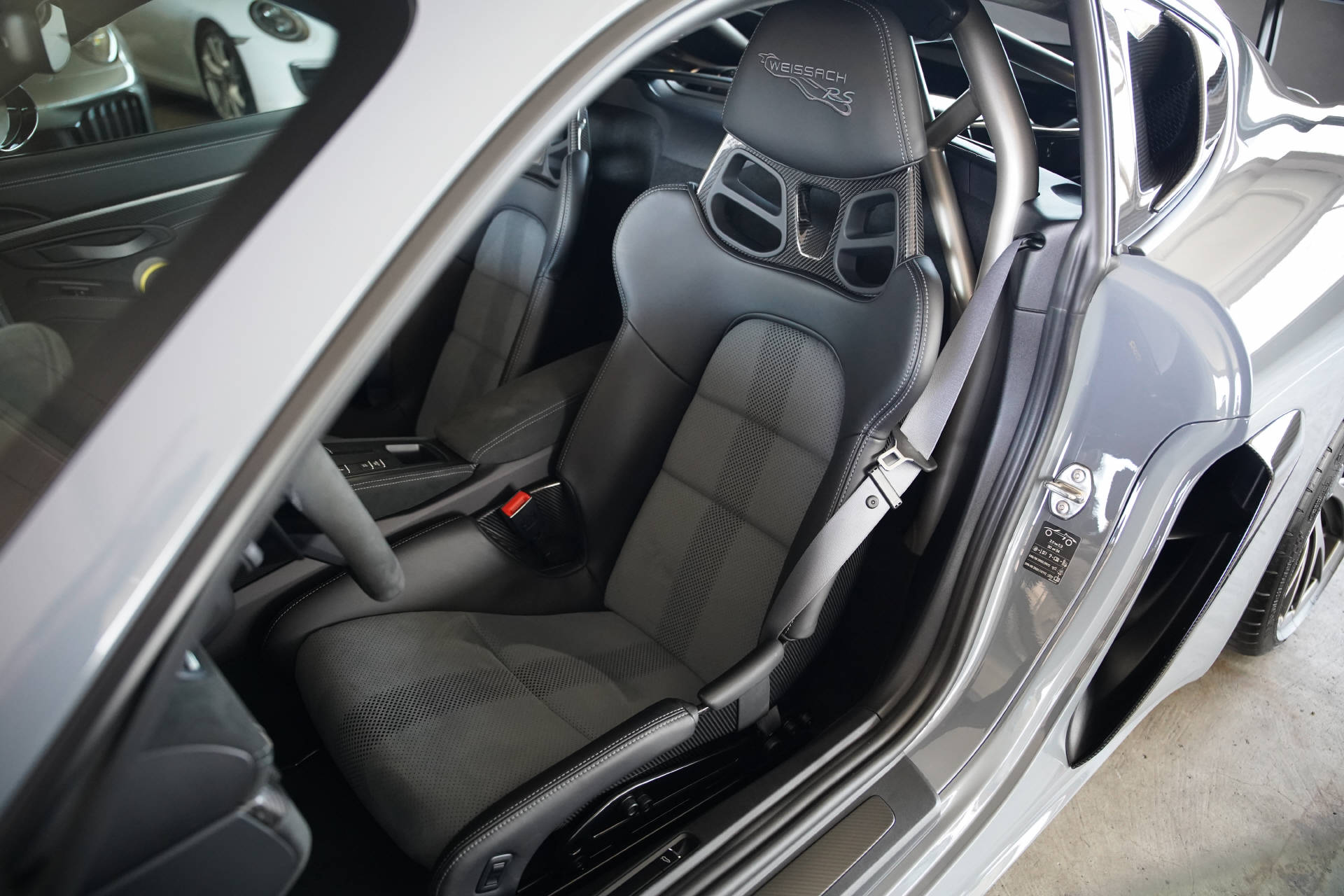 PORSCHE Cayman 718 GT4 RS PDK Weissach-image-11
