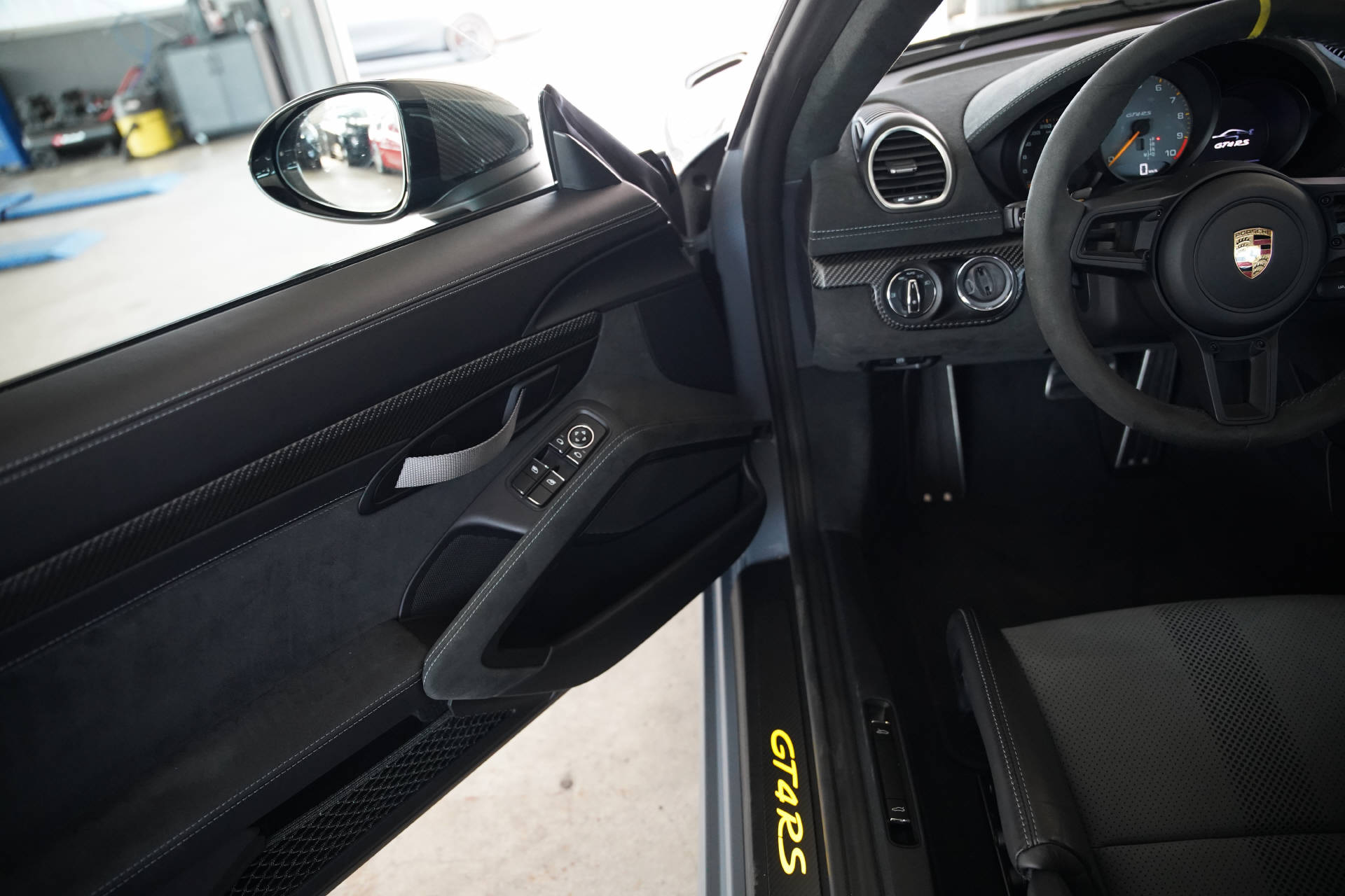 PORSCHE Cayman 718 GT4 RS PDK Weissach-image-8