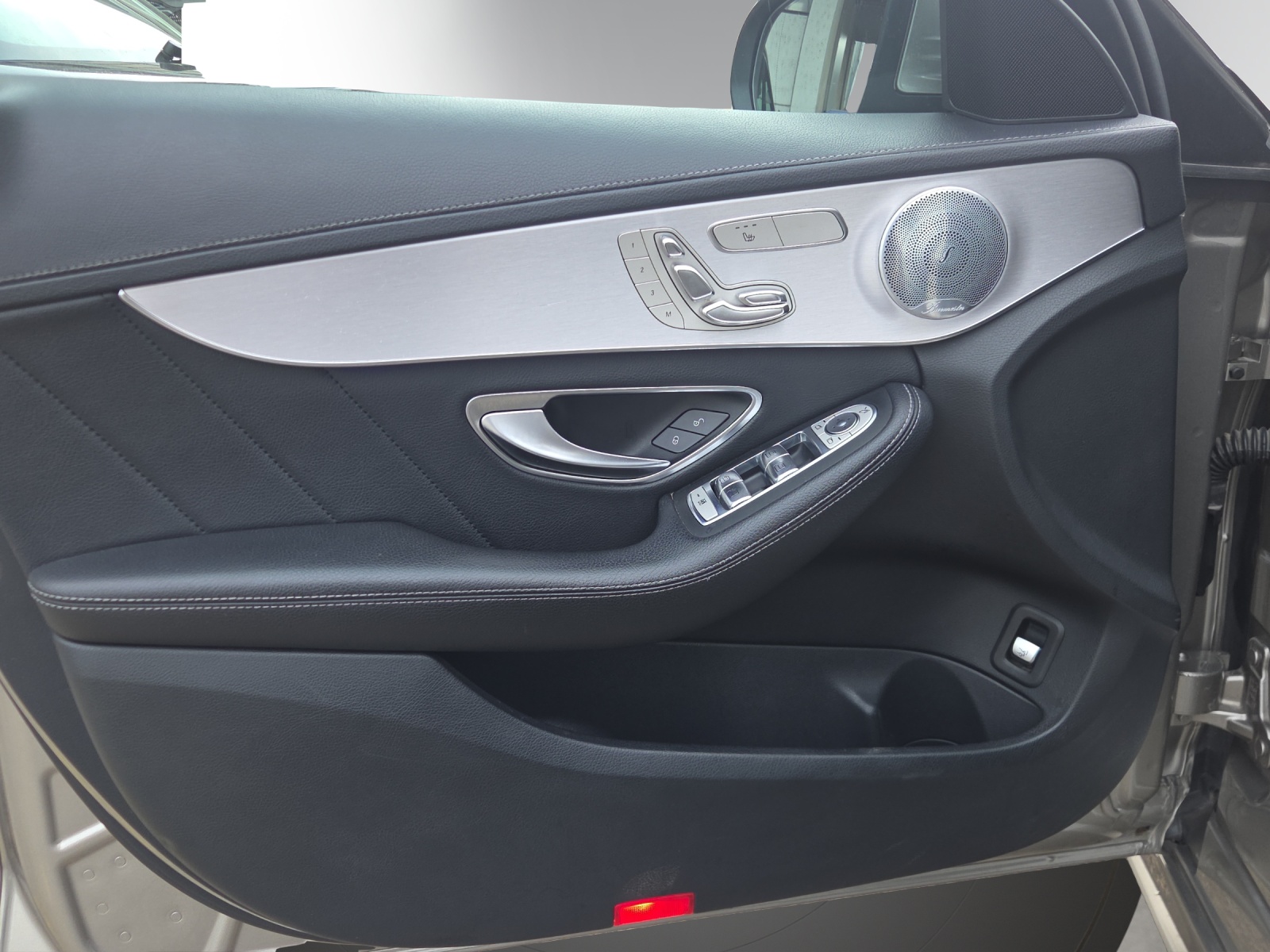 MERCEDES-BENZ C 220 d Swiss Star AMG Line 4M 9G-Tronic-image-14