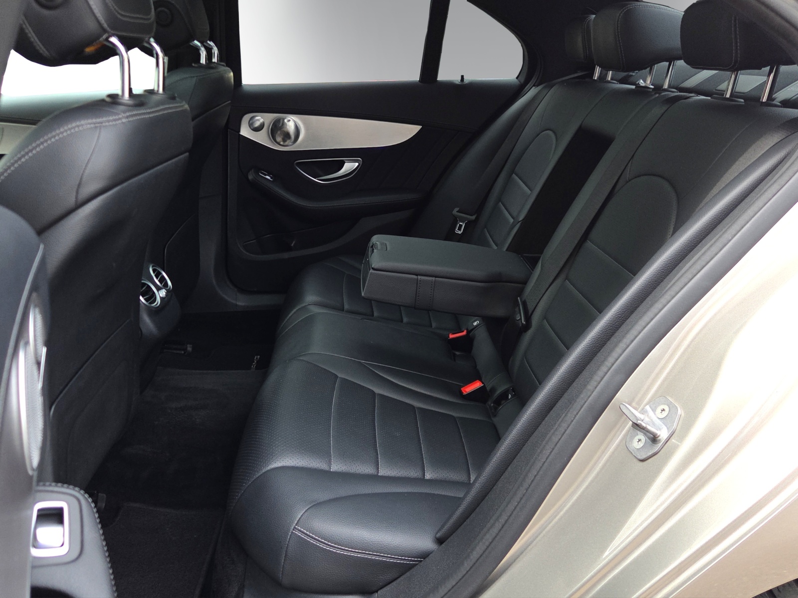 MERCEDES-BENZ C 220 d Swiss Star AMG Line 4M 9G-Tronic-image-9
