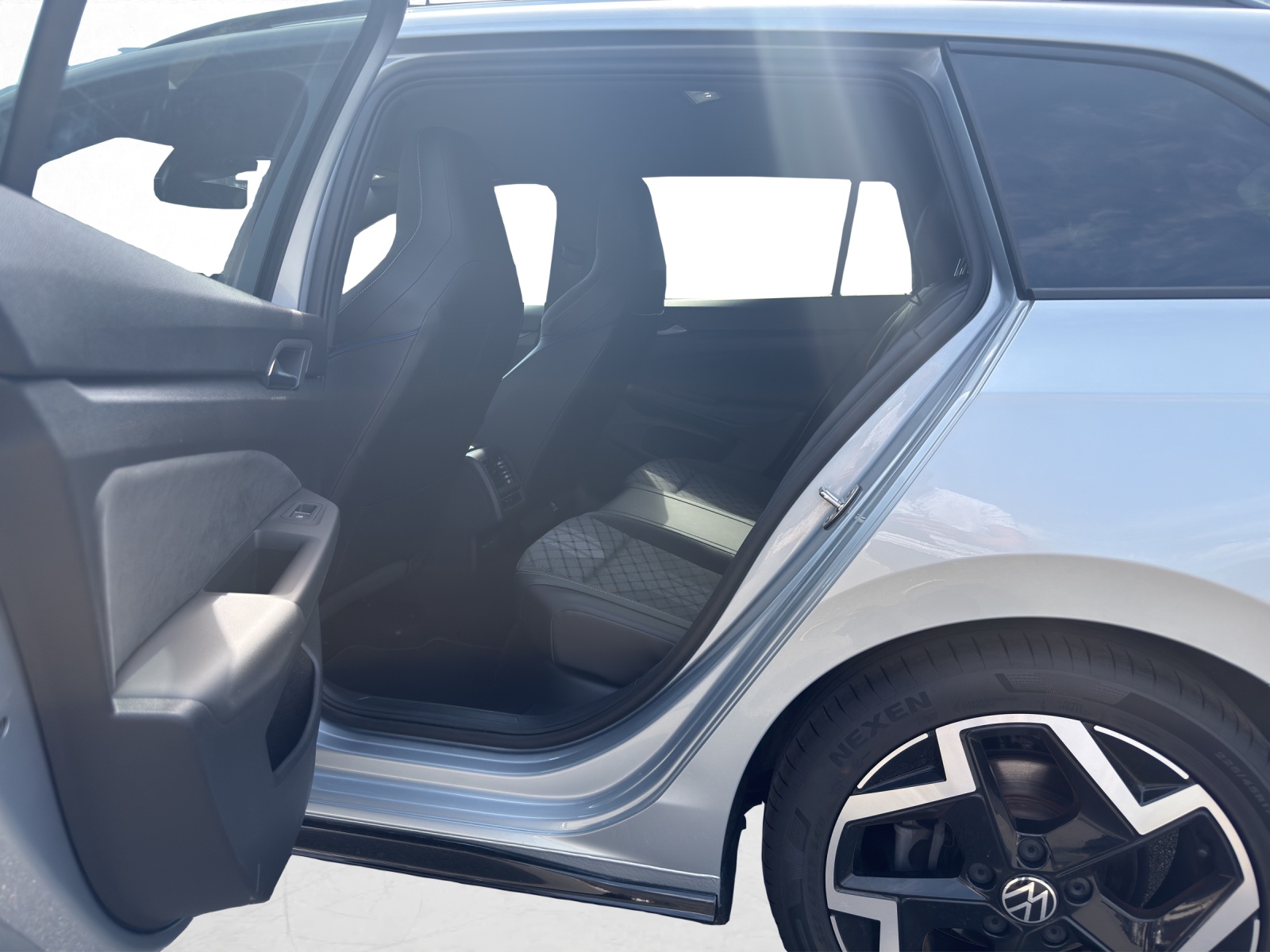 VW Golf Variant 2.0 TSI R-Line DSG 4 Motion-image-10