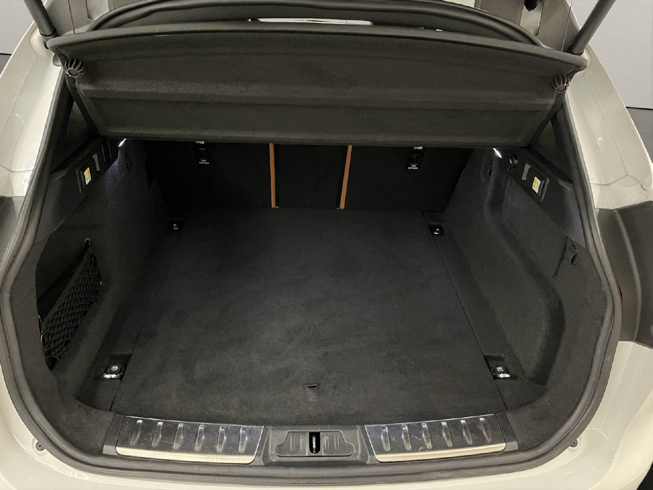 JAGUAR F-Pace 2.0 I4 250 R-Dynamic S AWD-image-12