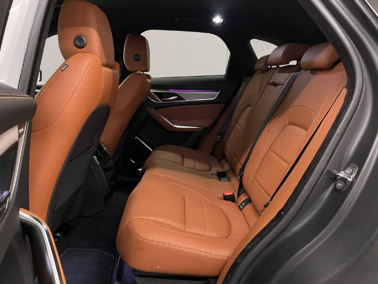 JAGUAR F-Pace 2.0 I4 250 R-Dynamic S AWD-image-11