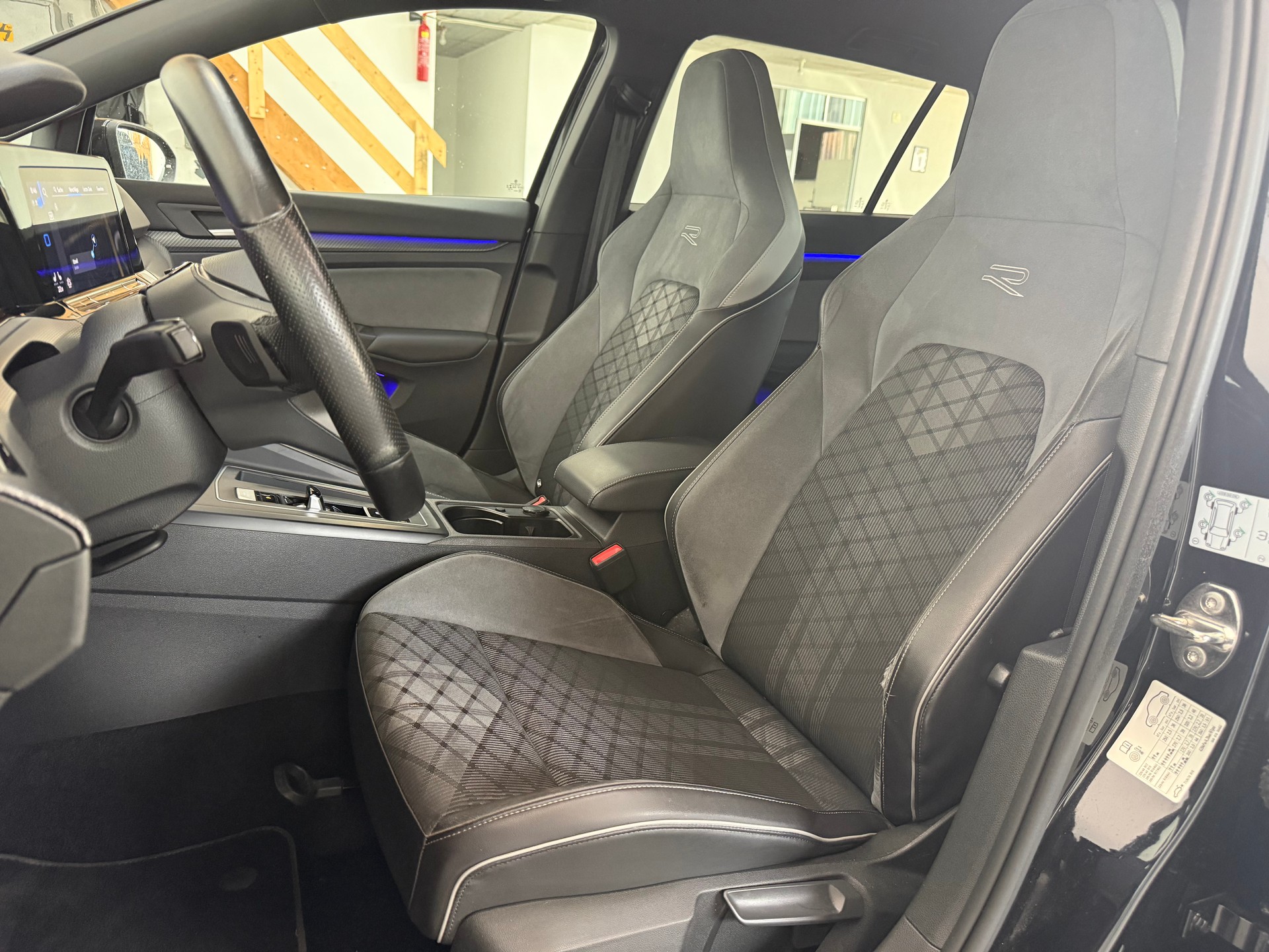 VW Golf Variant 2.0 TSI R-Line DSG 4Motion-image-9
