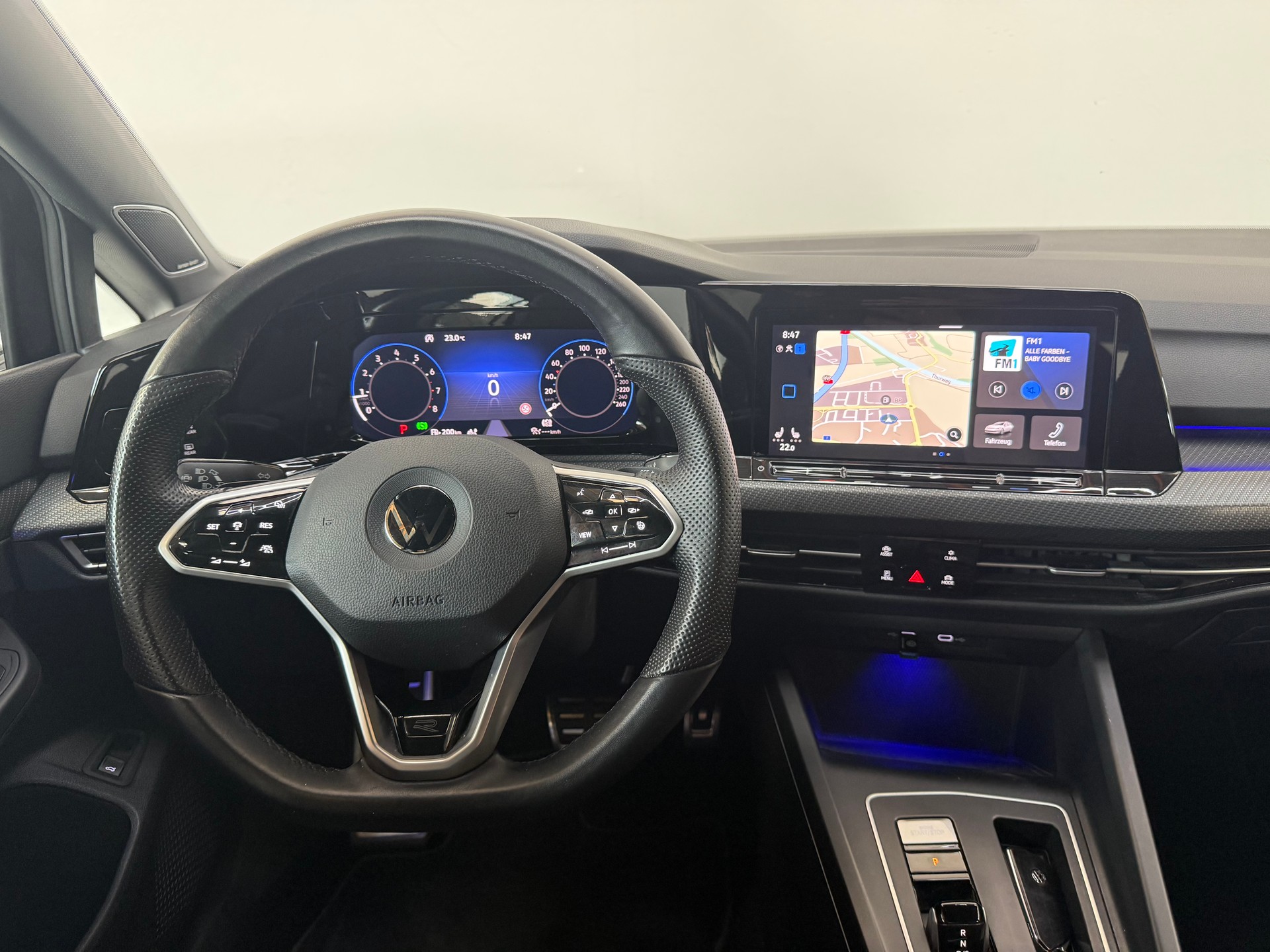 VW Golf Variant 2.0 TSI R-Line DSG 4Motion-image-16