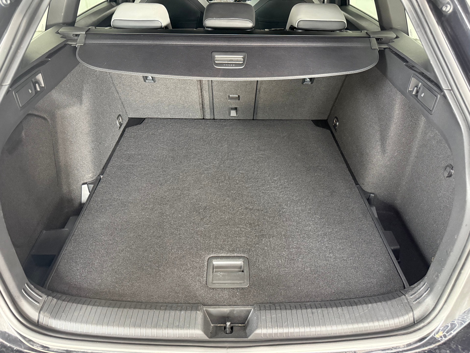 VW Golf Variant 2.0 TSI R-Line DSG 4Motion-image-29