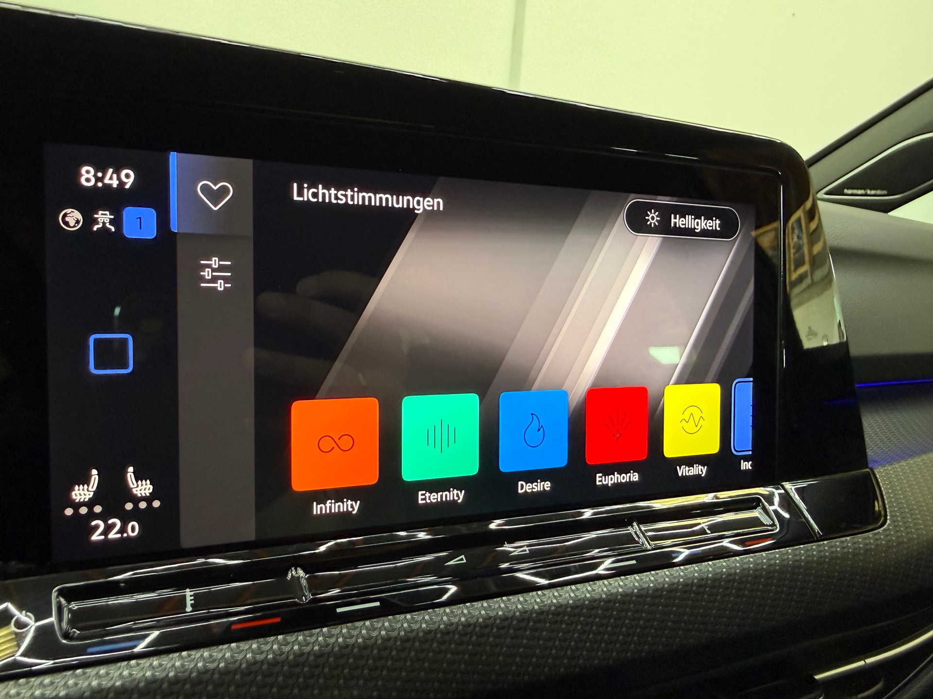 VW Golf Variant 2.0 TSI R-Line DSG 4Motion-image-25