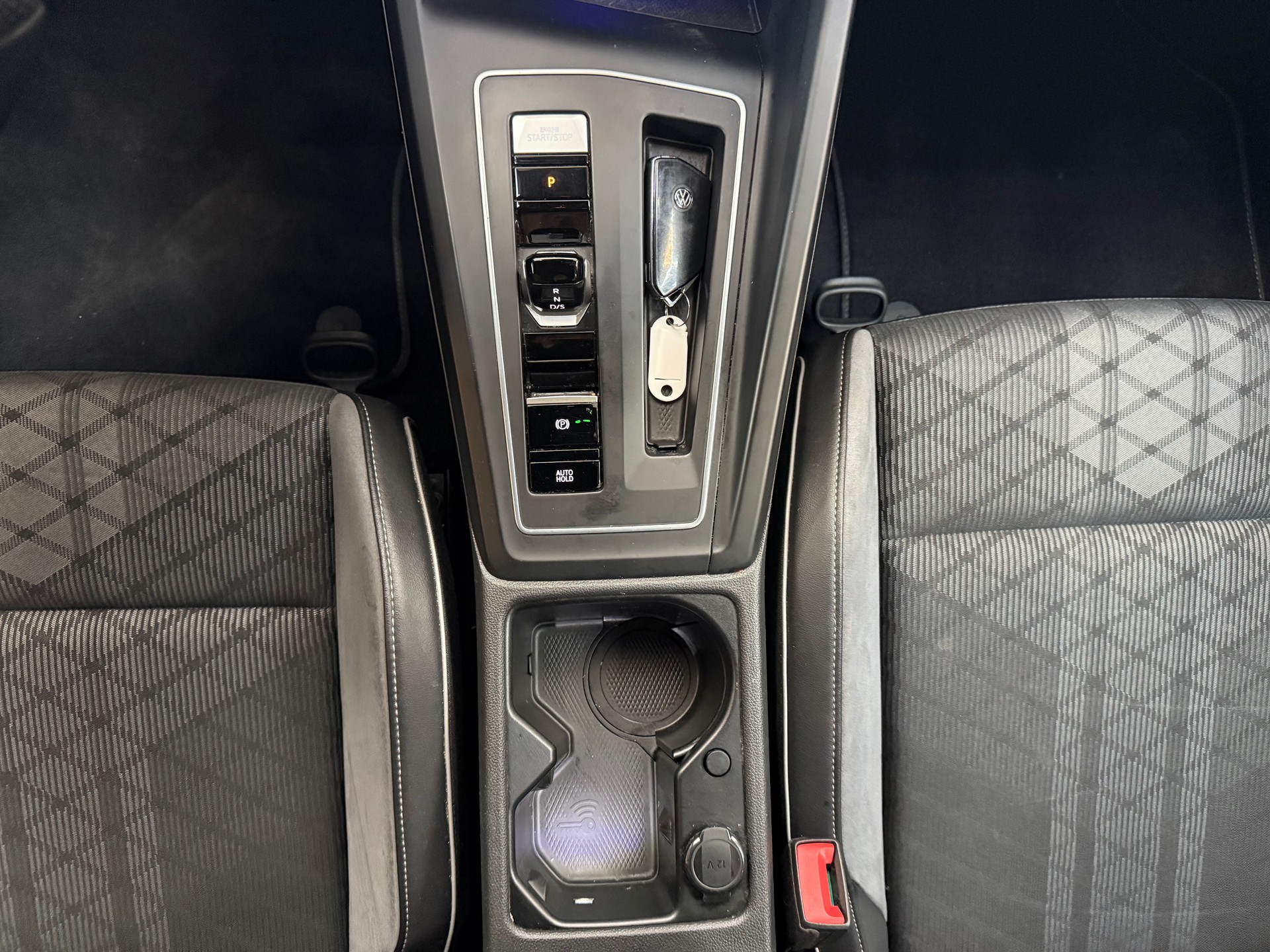 VW Golf Variant 2.0 TSI R-Line DSG 4Motion-image-26