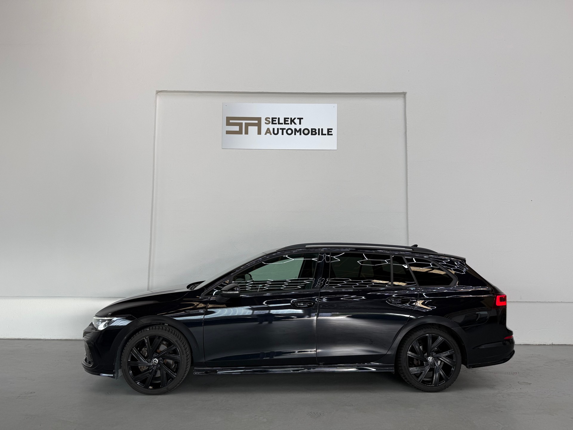 VW Golf Variant 2.0 TSI R-Line DSG 4Motion-showroom-element-3