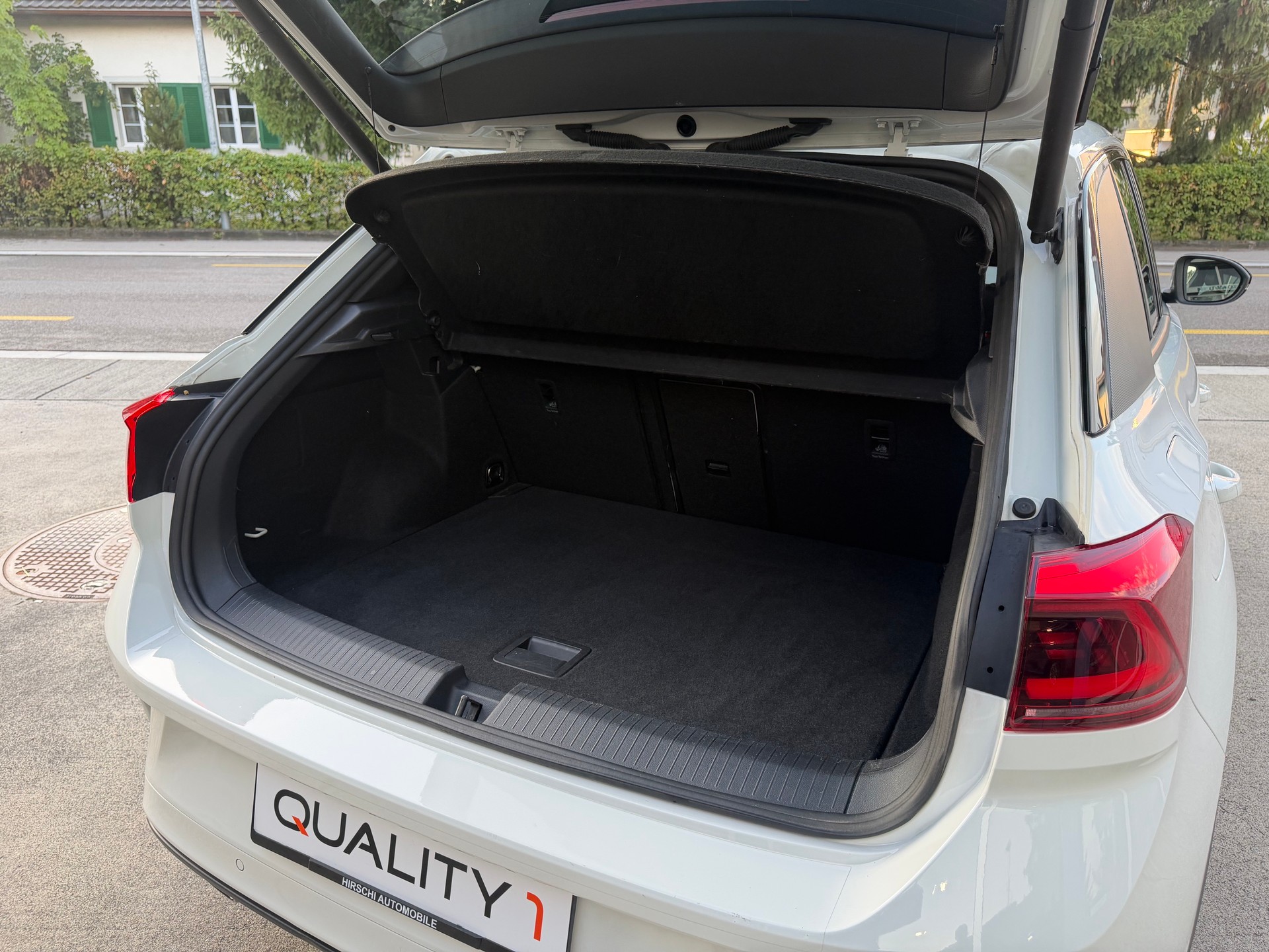 VW T-Roc 2.0 TSI R-Line DSG 4Motion-image-11