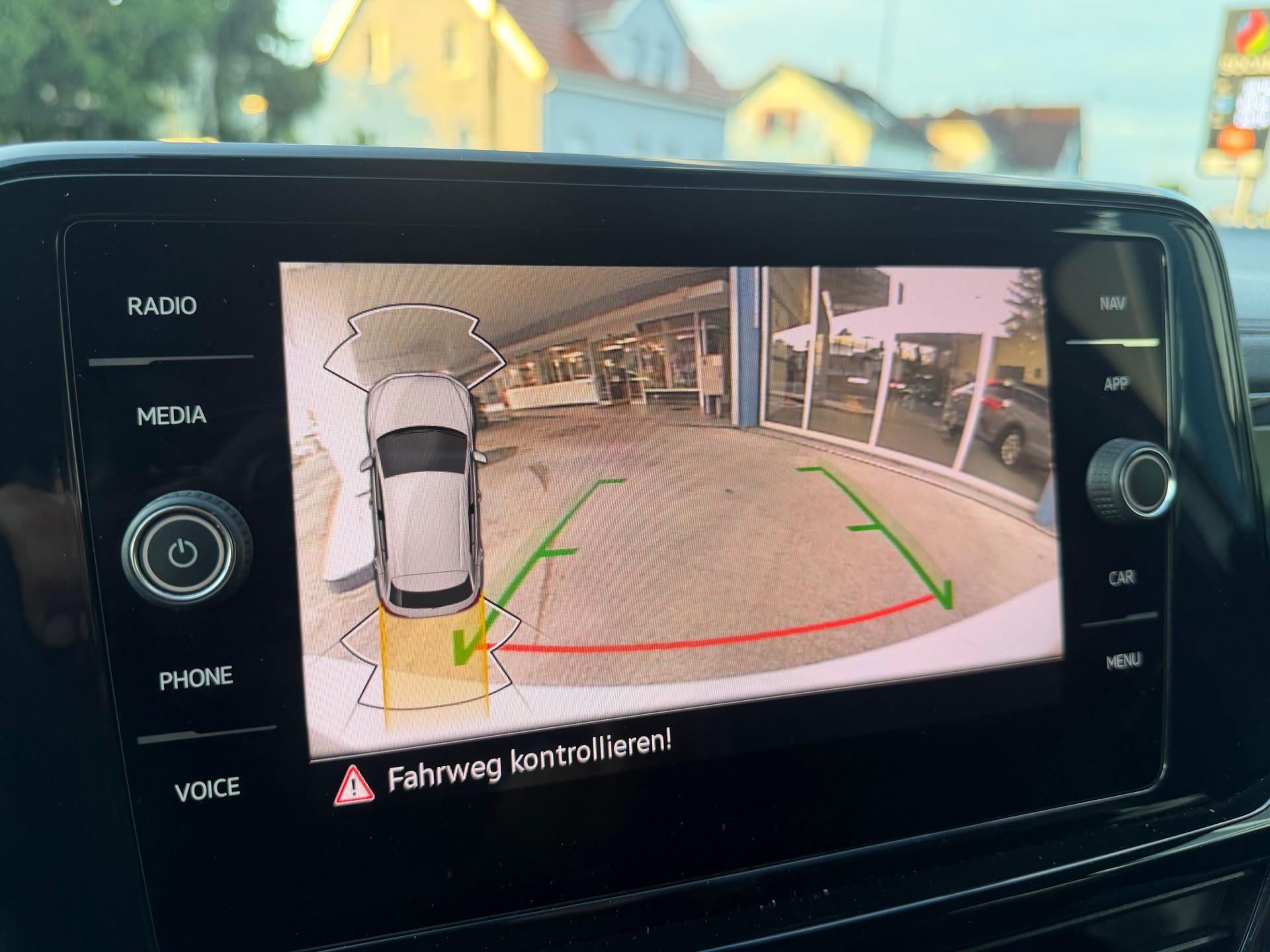 VW T-Roc 2.0 TSI R-Line DSG 4Motion-image-13