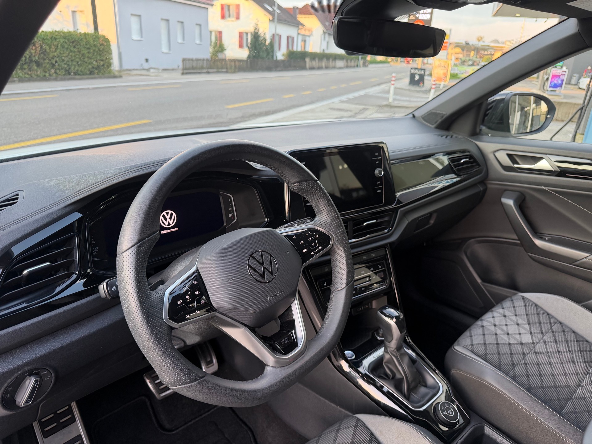 VW T-Roc 2.0 TSI R-Line DSG 4Motion-image-9