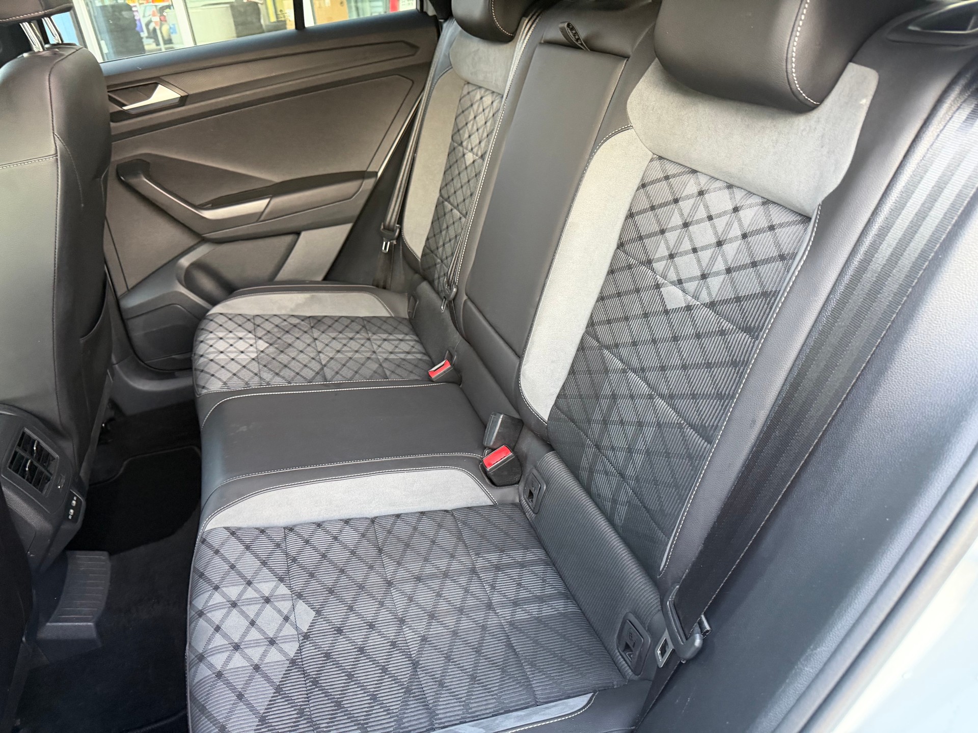 VW T-Roc 2.0 TSI R-Line DSG 4Motion-image-10