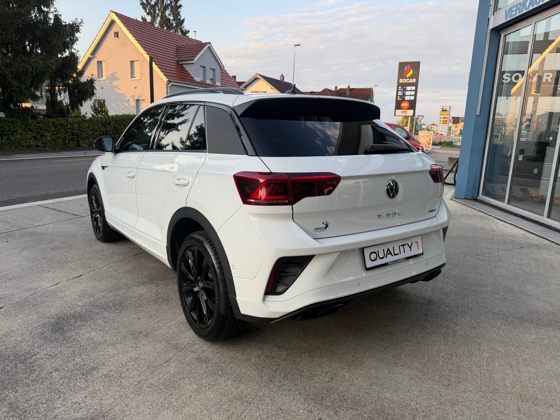 VW T-Roc 2.0 TSI R-Line DSG 4Motion-image-4