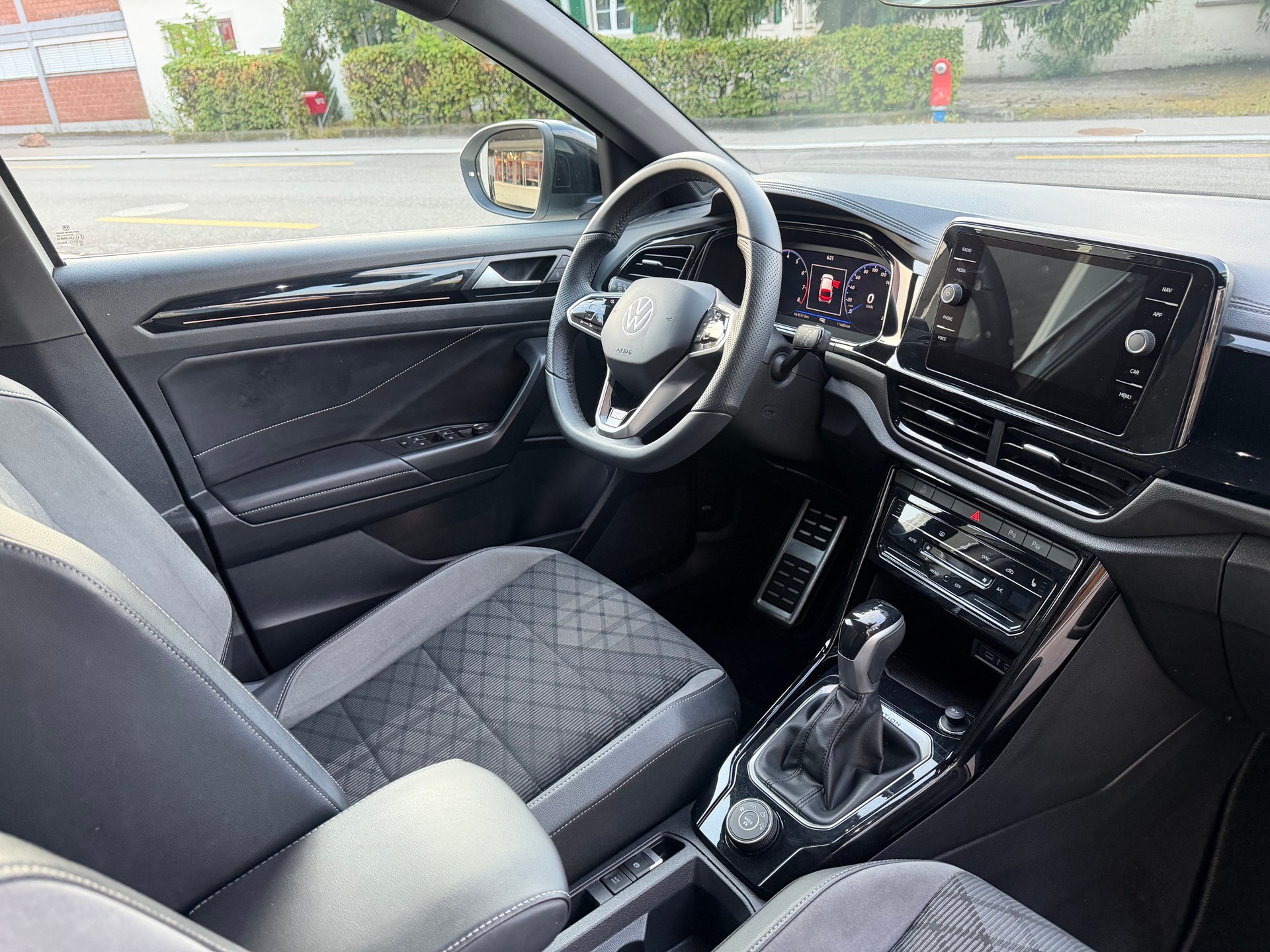 VW T-Roc 2.0 TSI R-Line DSG 4Motion-image-12
