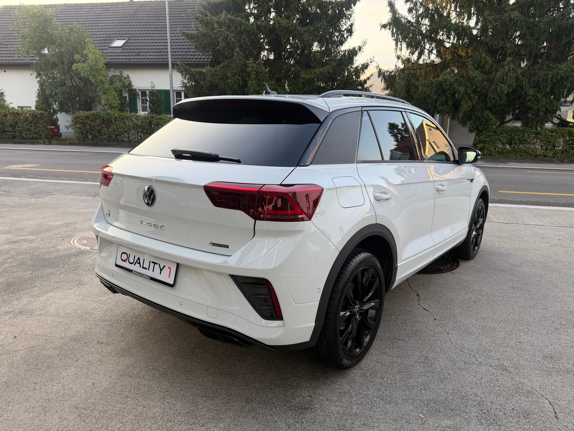 VW T-Roc 2.0 TSI R-Line DSG 4Motion-image-3