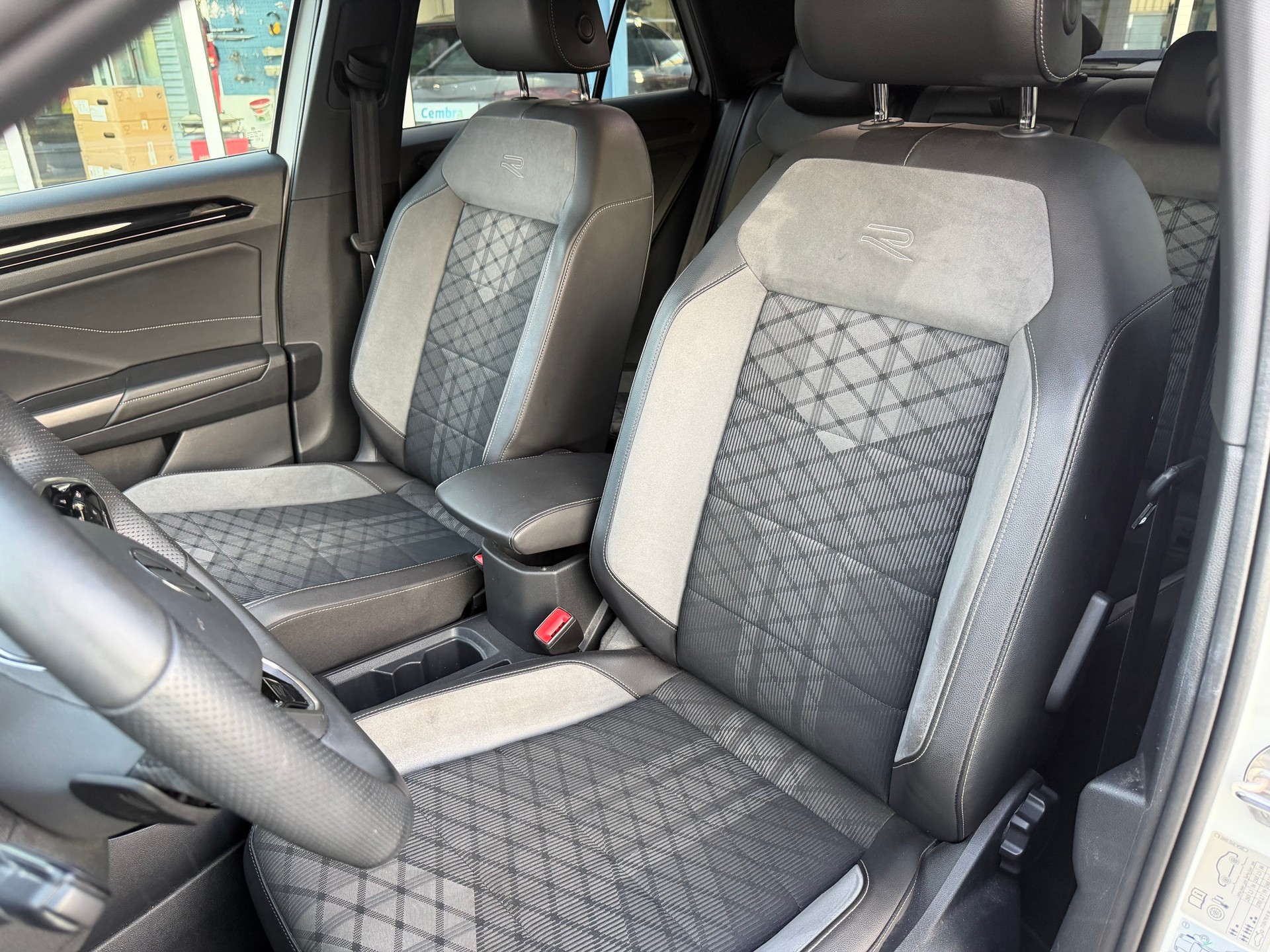 VW T-Roc 2.0 TSI R-Line DSG 4Motion-image-8