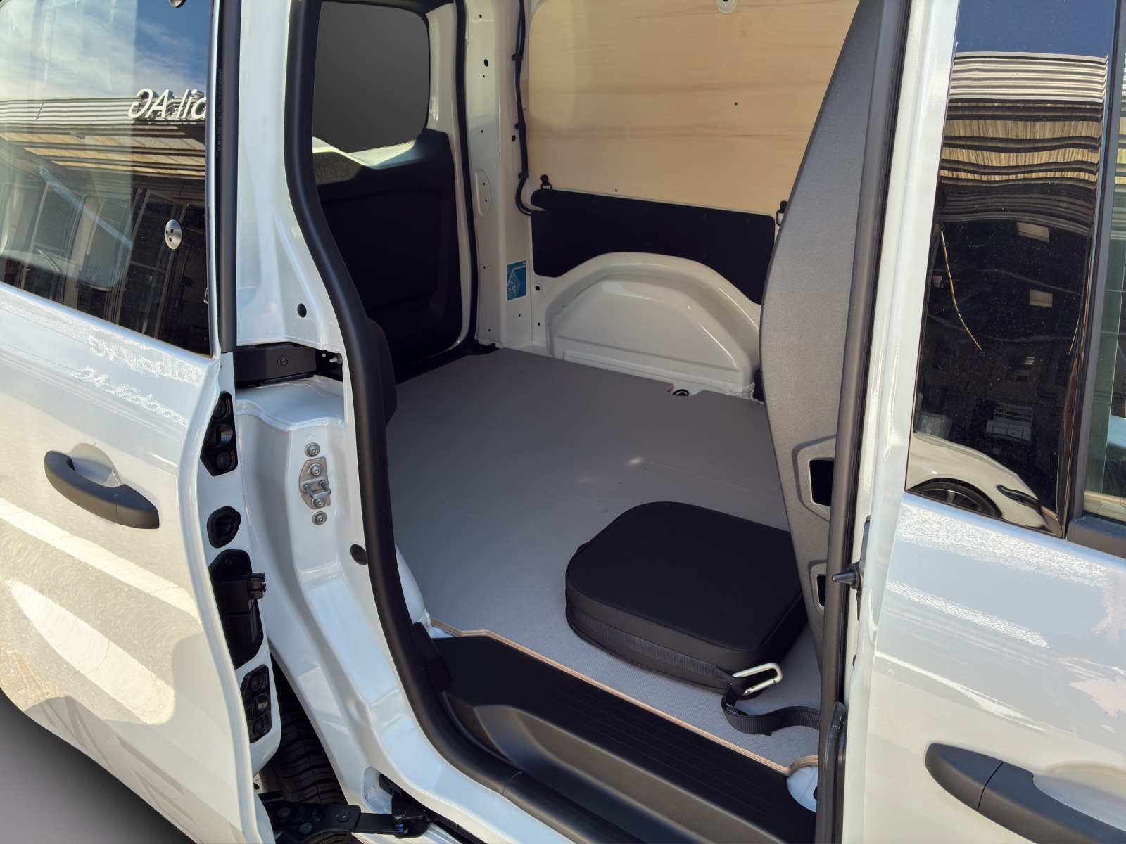 MERCEDES-BENZ eCitan 45kWh Base-image-10