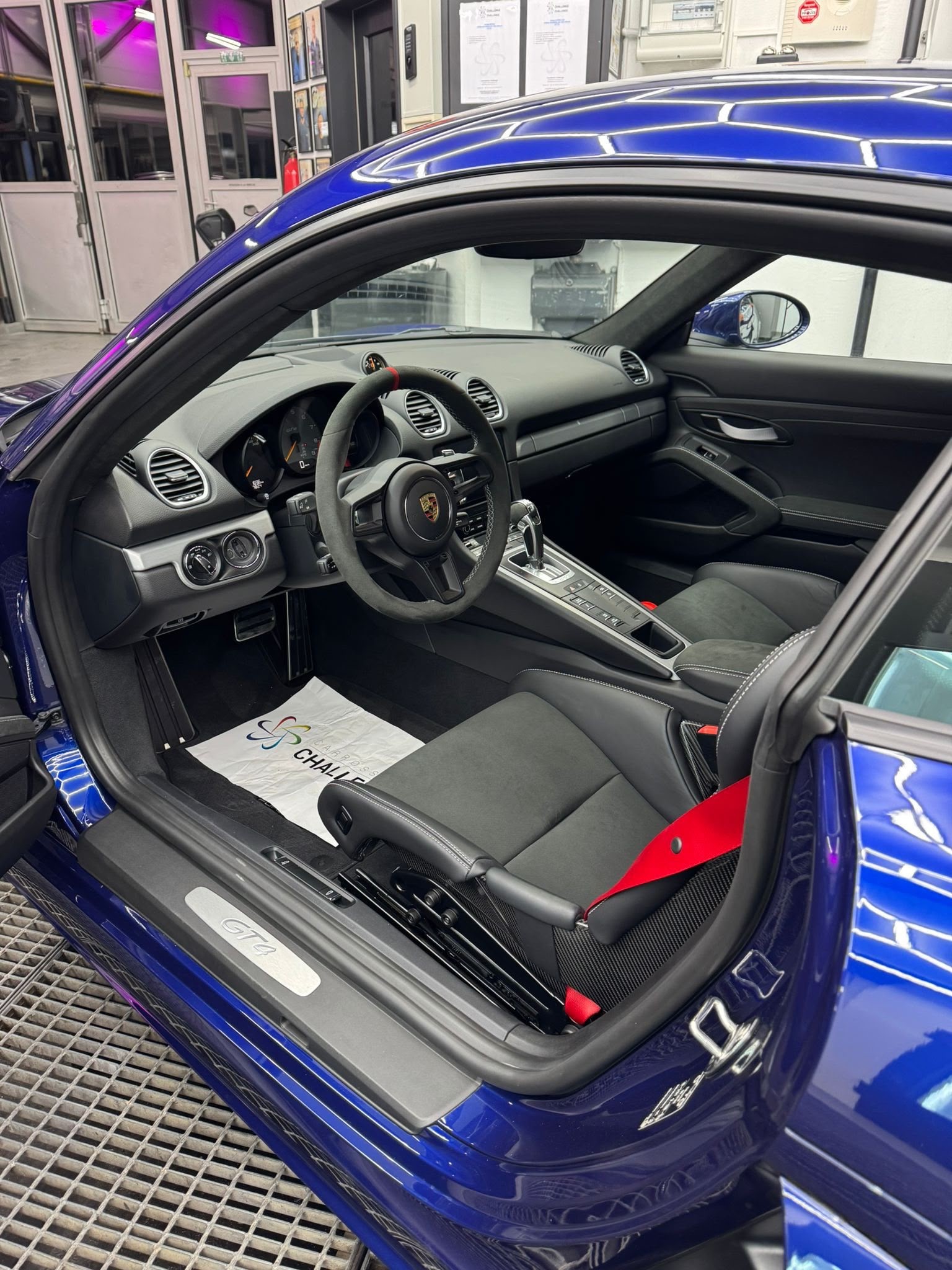 PORSCHE 4.0 GT4 PDK-image-5