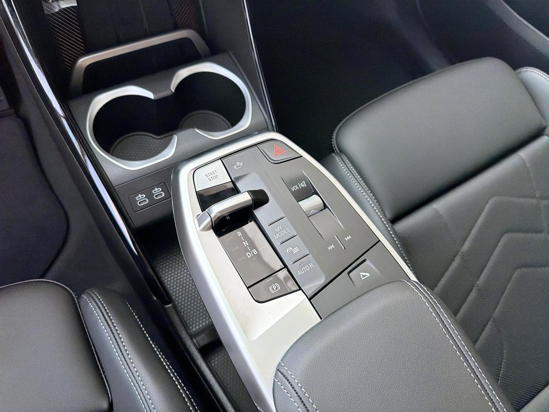 BMW iX1 eDrive 20 M Sport-image-6