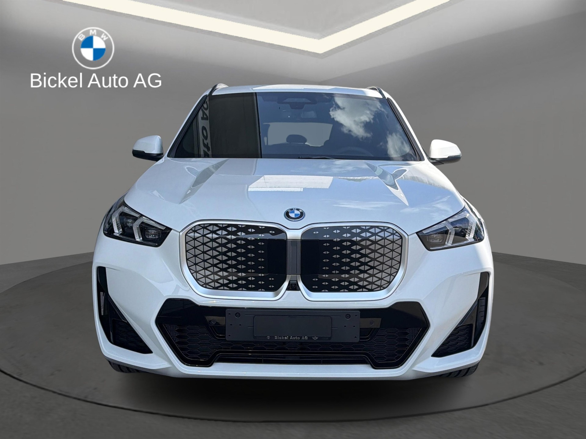 BMW iX1 eDrive 20 M Sport-image-2